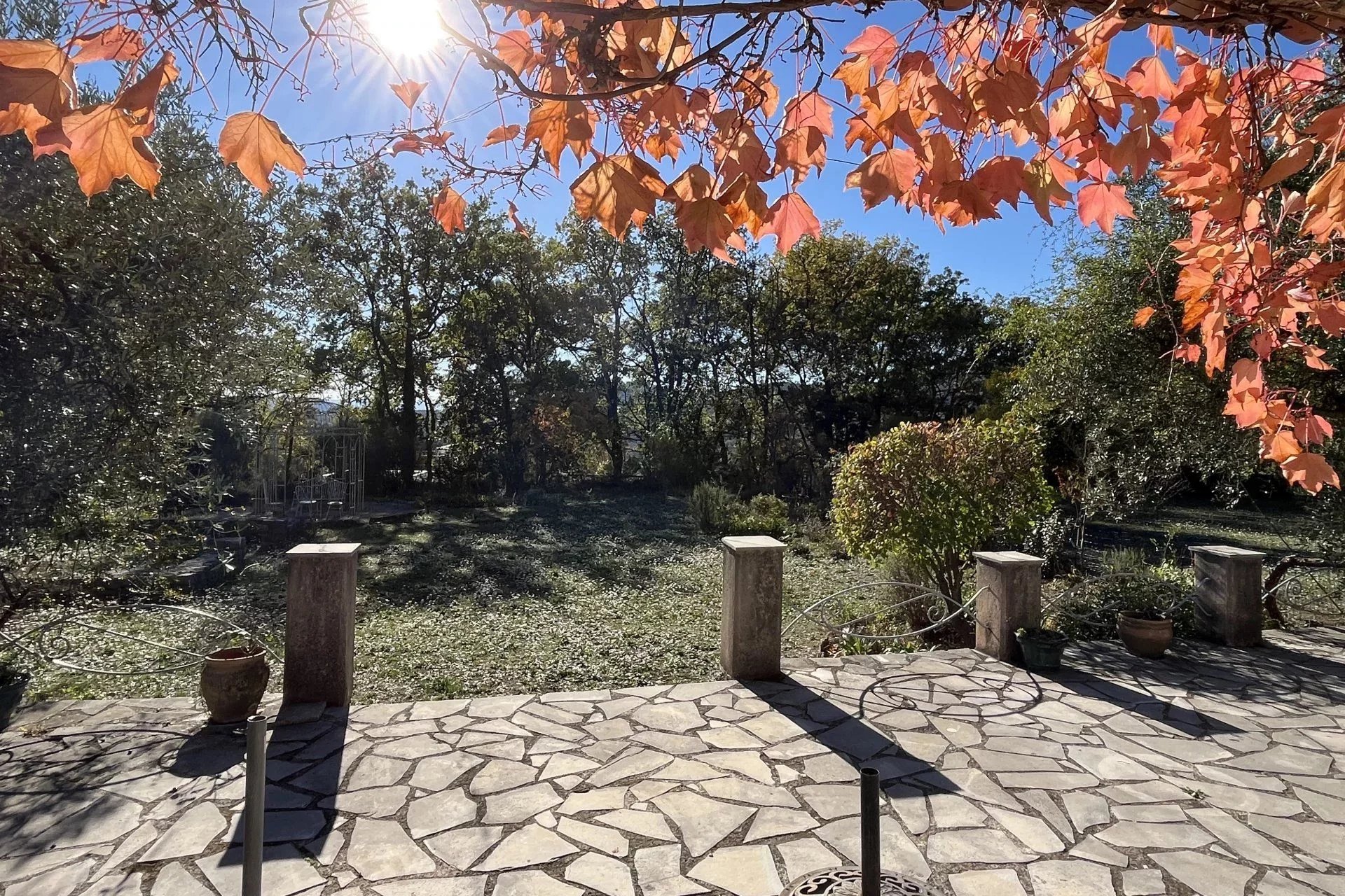 Single-storey villa with studio - Fayence