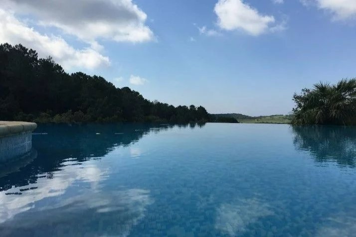 Propriété unique dans un parc verdoyant de 2 hectares