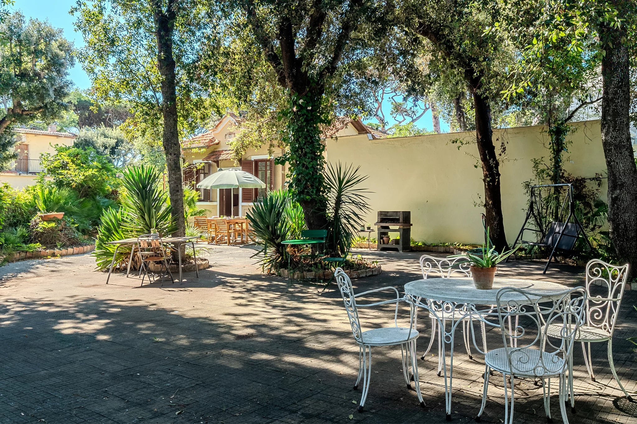 VILLA D'ÉPOQUE DES ANNÉES 1930 AVEC JARDIN - FREGENE - picture 1