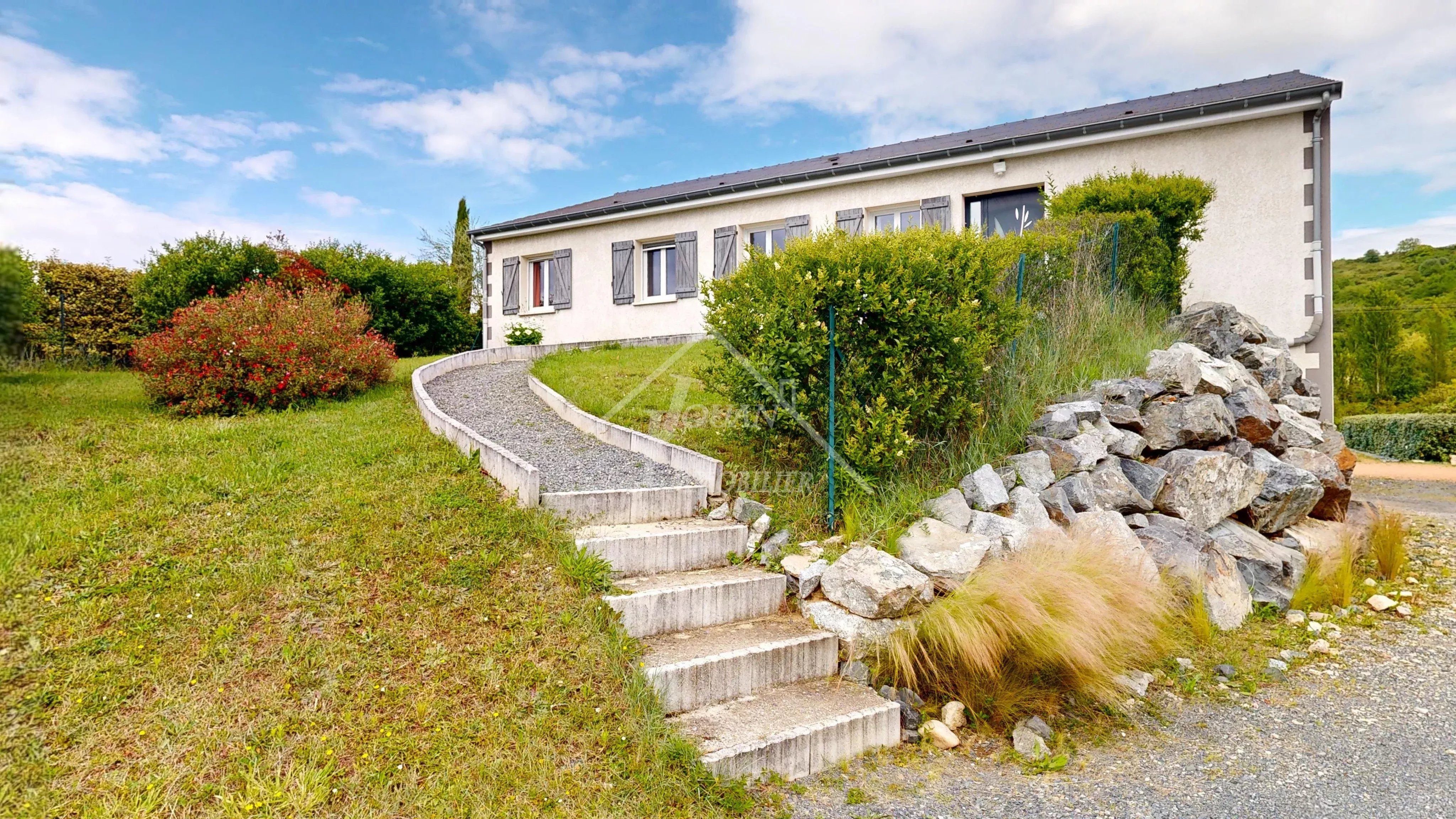 EXCLUSIVITE JOLIE MAISON AVEC VUE QUATRE CHAMBRES GARAGE TERRAIN