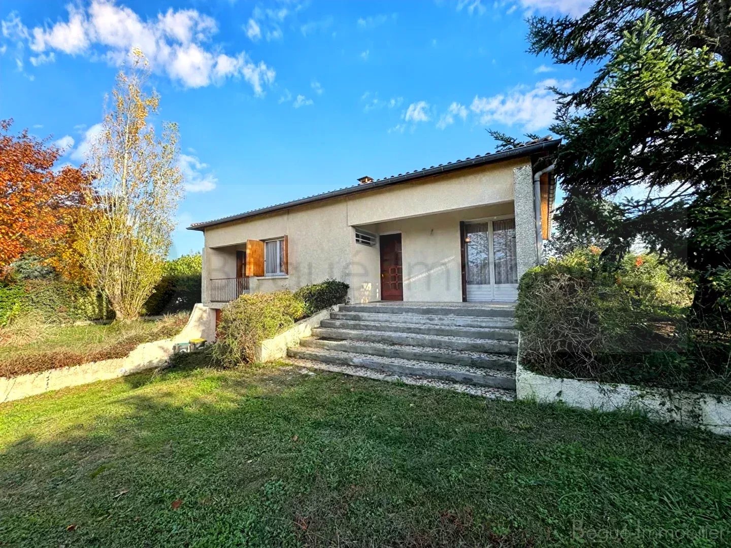 Maison de plain pied T5 sur 2345 m² de terrain - quartier résidentiel recherché proche des écoles a pied