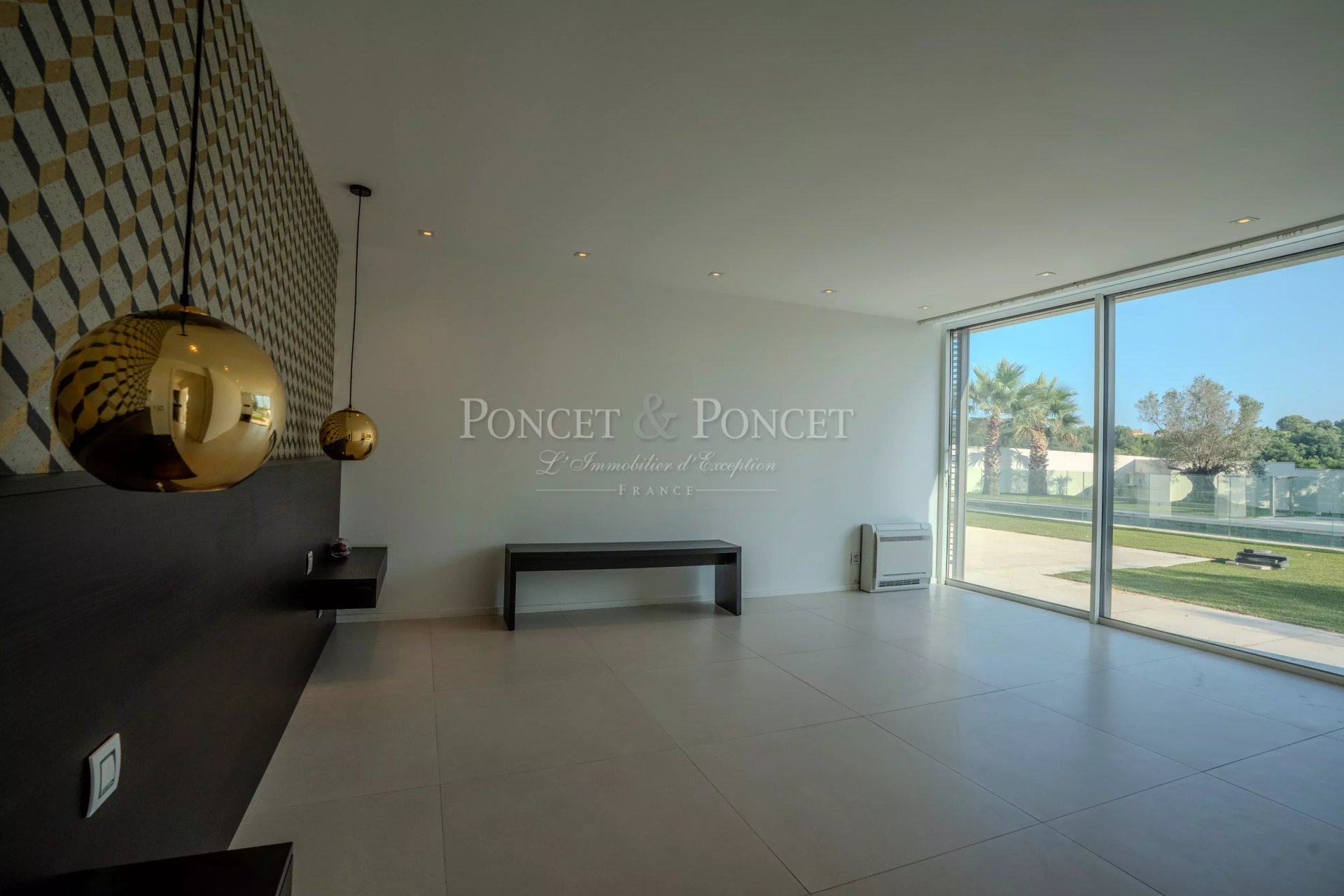 6 Bedroom Villa/Townhouse's Image 11