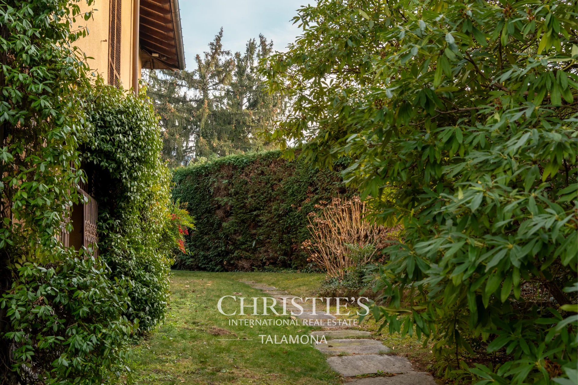 6 Bedroom Villa/Townhouse's Image 45