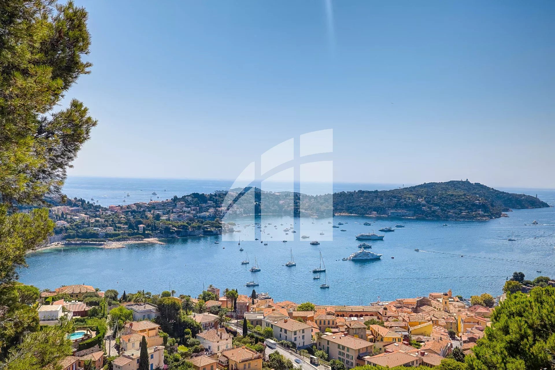 Villefranche-sur-Mer - RARE 3 PIÈCES - Terrasse Panoramique Vue Mer, Cave et Garage