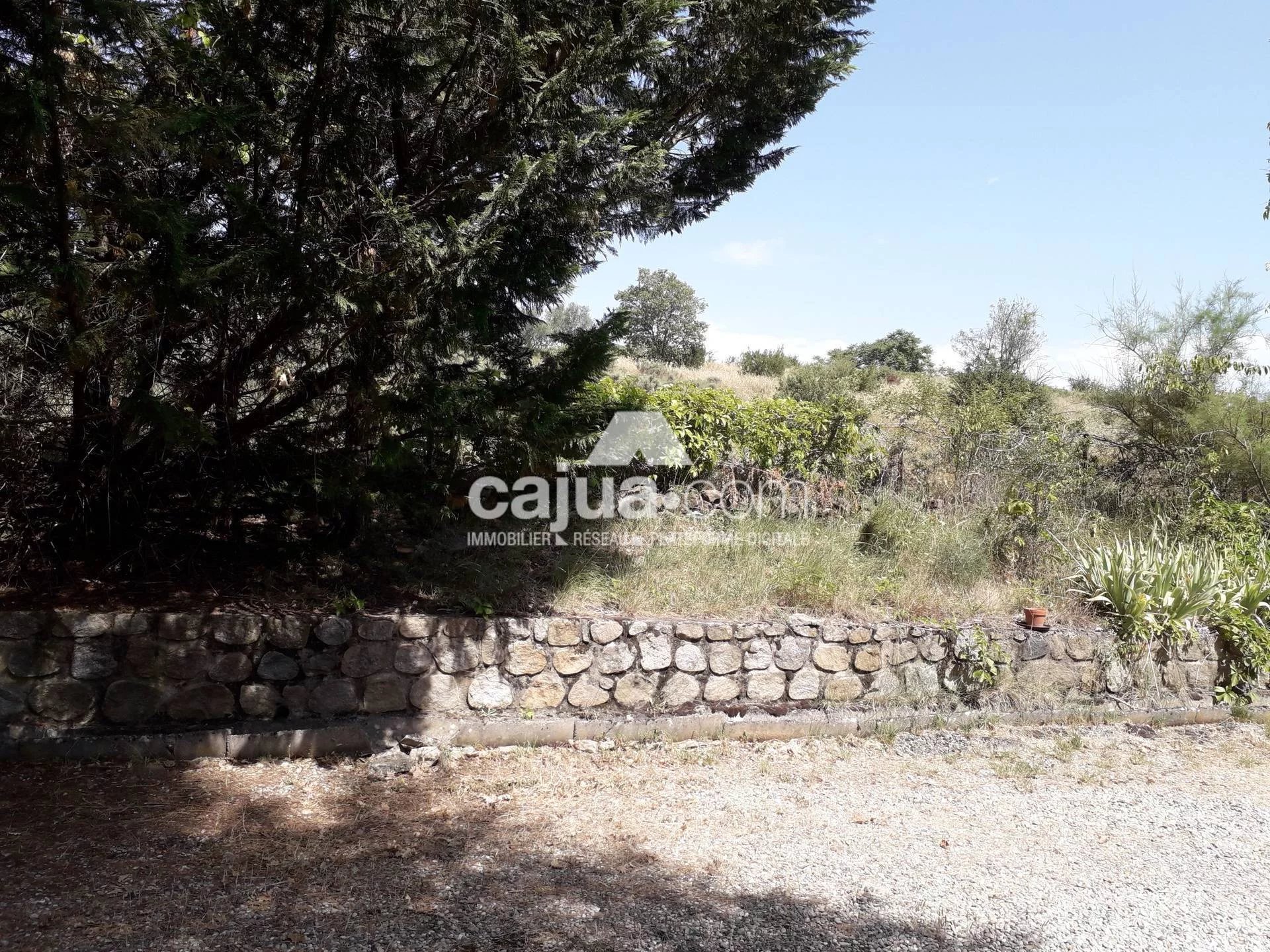 MAISON INDIVIDUELLE qualité dans cadre verdoyant et authentique.