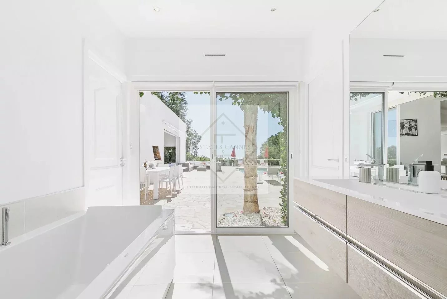 Villa de Luxe à Cannes avec Piscine Chauffée & Vue Mer — photo 10