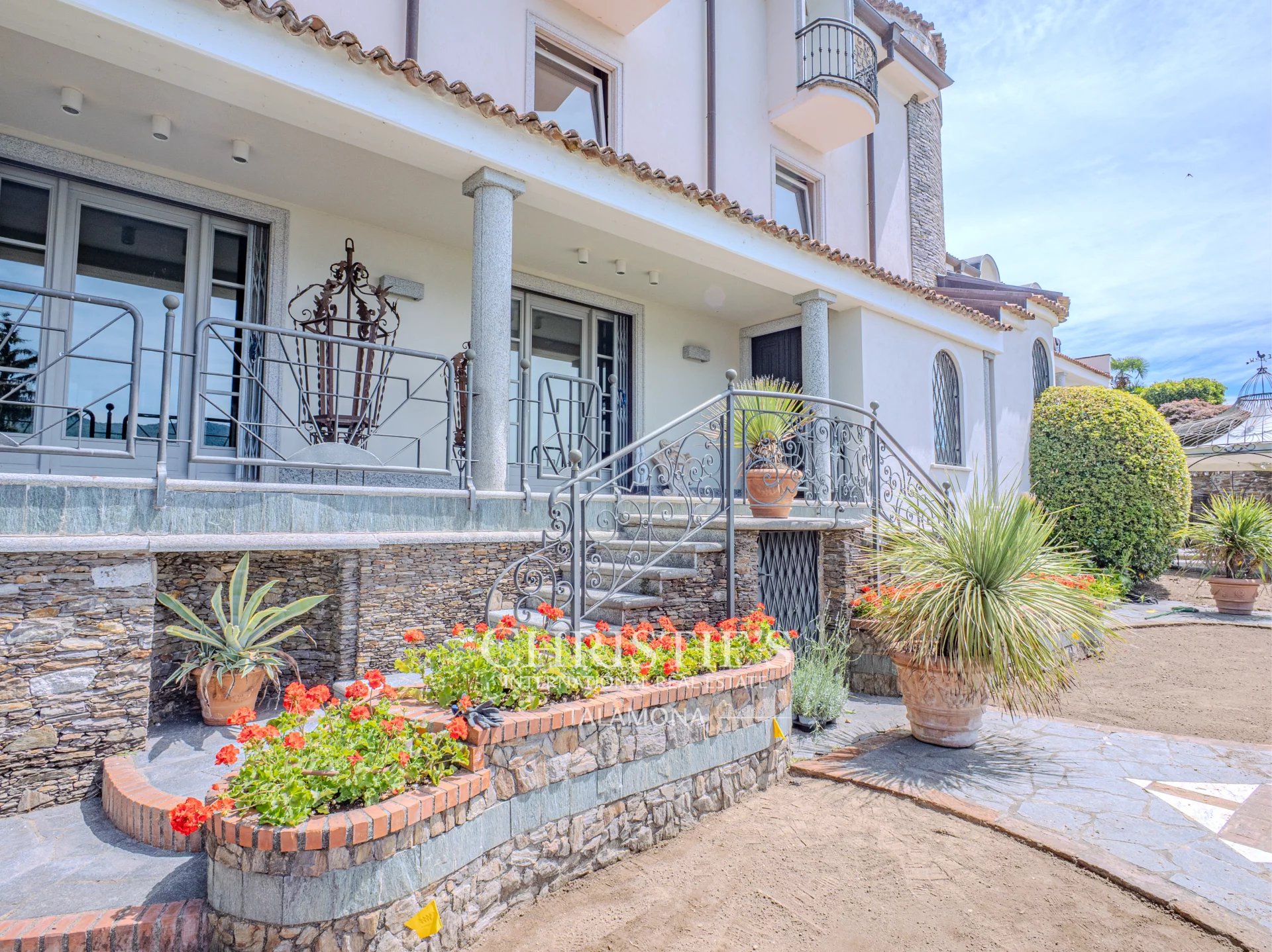6 Bedroom Villa/Townhouse's Image 59