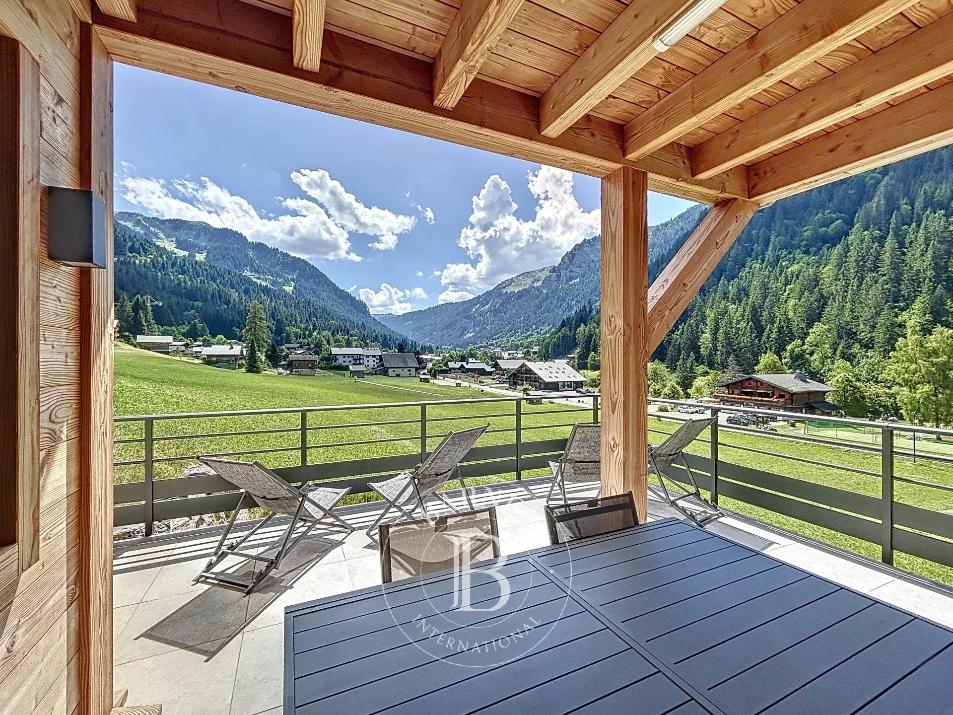 Photo of Châtel – Exceptional Chalet – 230 sqm – Sleeps 10 – Spa, Sauna & Stunning Views