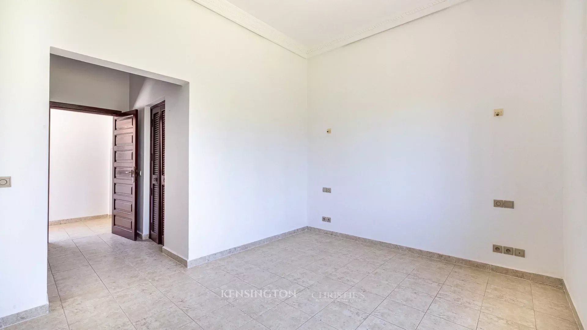 10 Bedroom Villa/Townhouse's Image 30