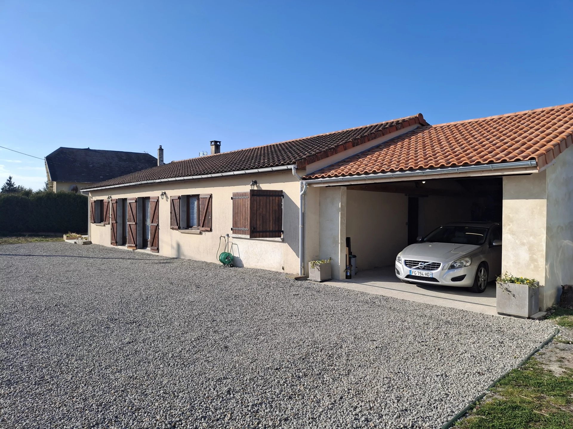 Pavillon de bonne taille de 3 chambres avec potentiel pour une petite exploitation