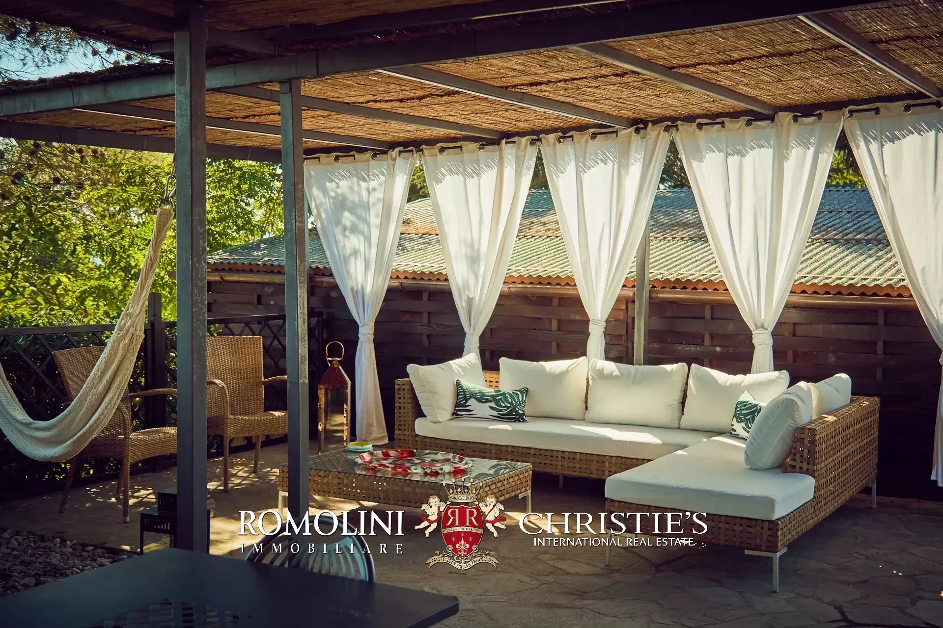 18 Bedroom Vineyard's Image 32