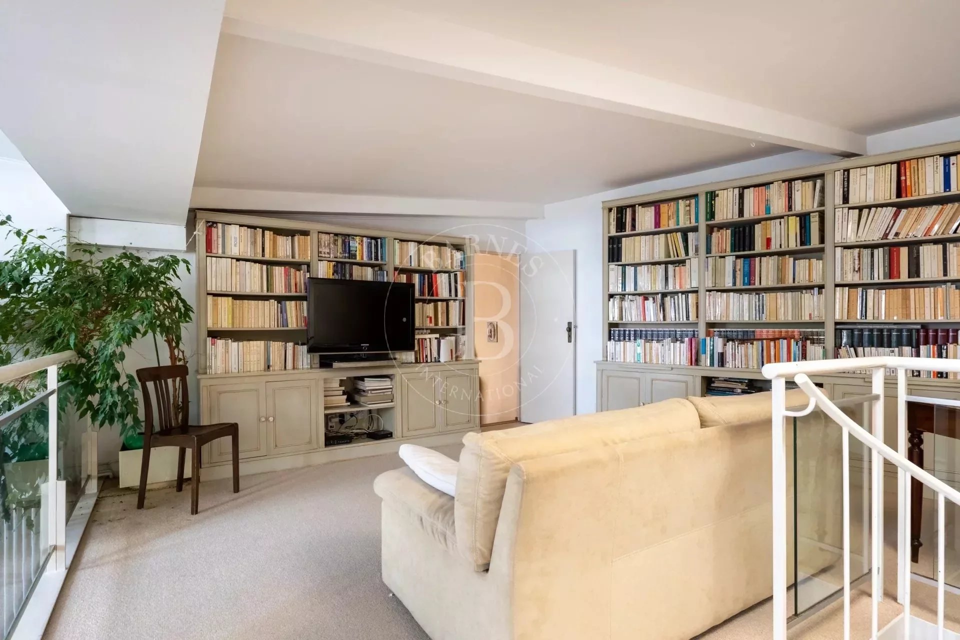 Ev Vanves - picture 10