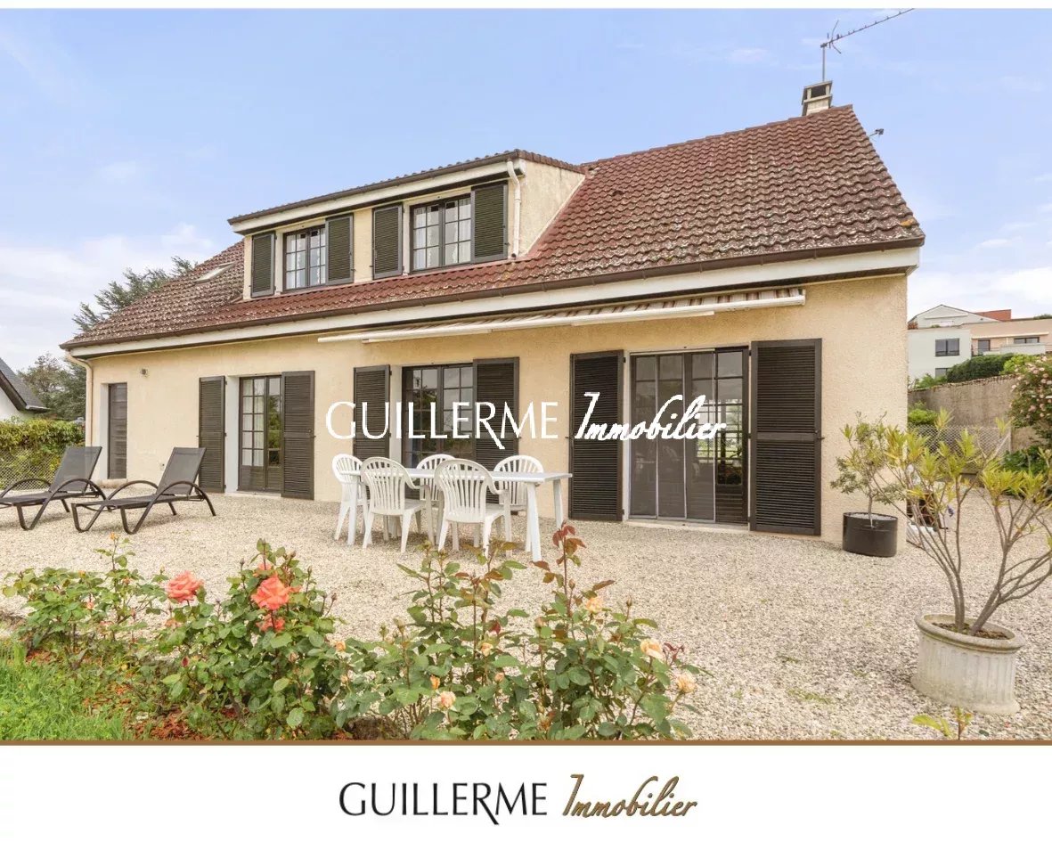 A VENDRE Maison style île de France sur beau terrain de 1400m²