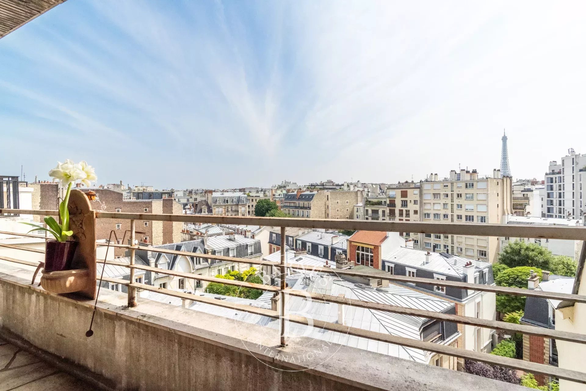 Paris 16 / LA MUETTE - 2-bed - balconies - View of the Eiffel Tower - picture 9