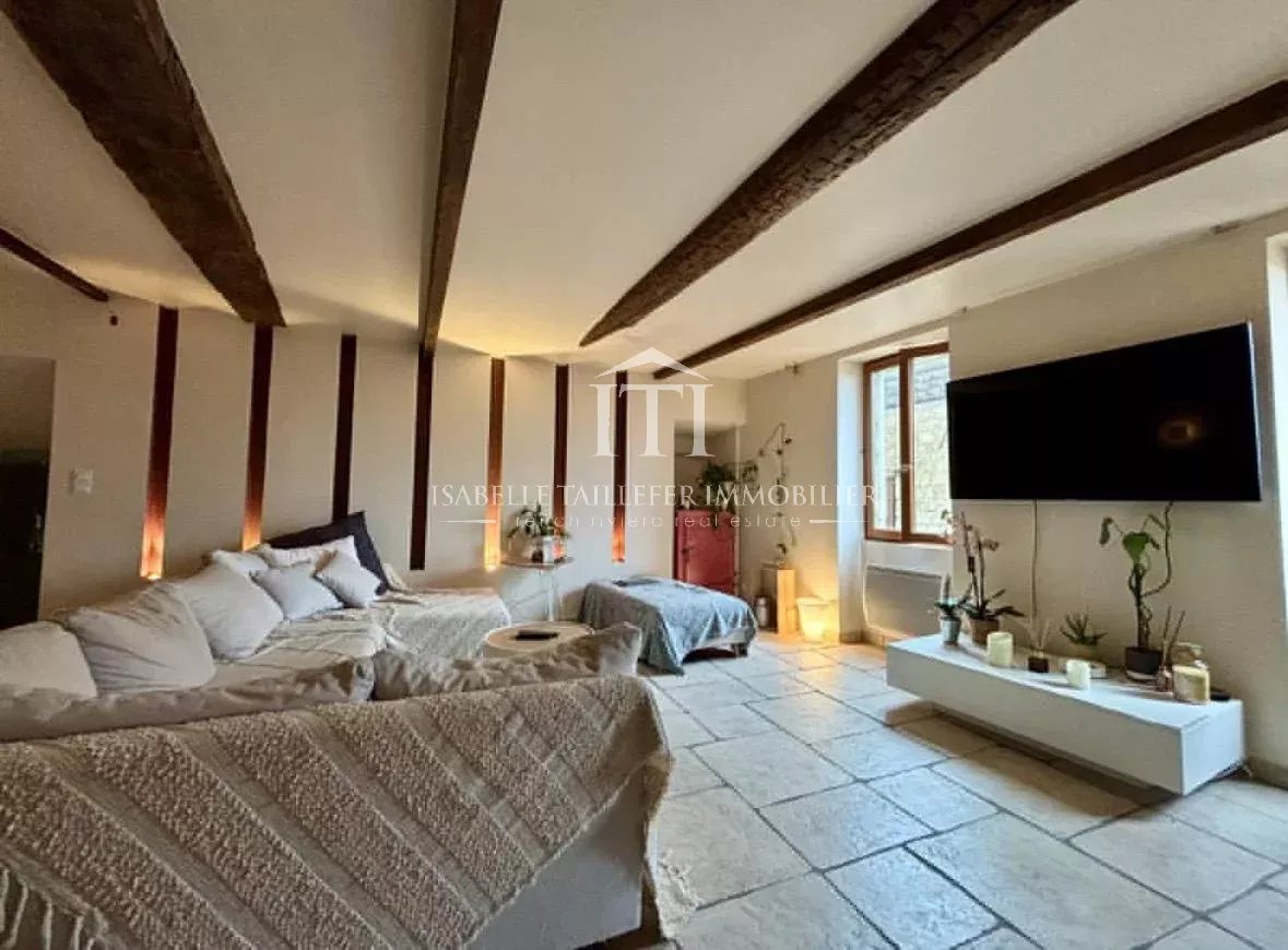 PEILLE : MAISON DE VILLAGE JOLIMENT RÉNOVÉE