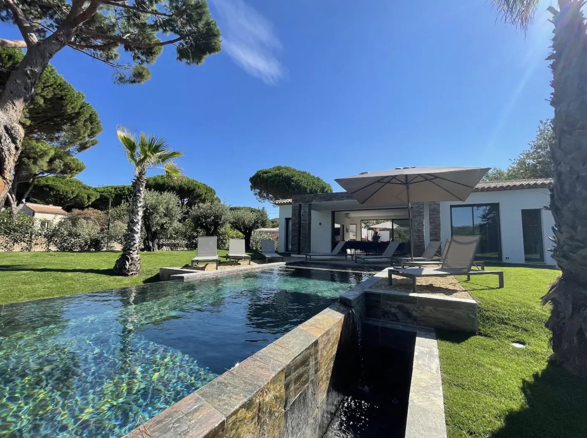 Grimaud - Mediterranean villa overlooking the Château de Grimaud