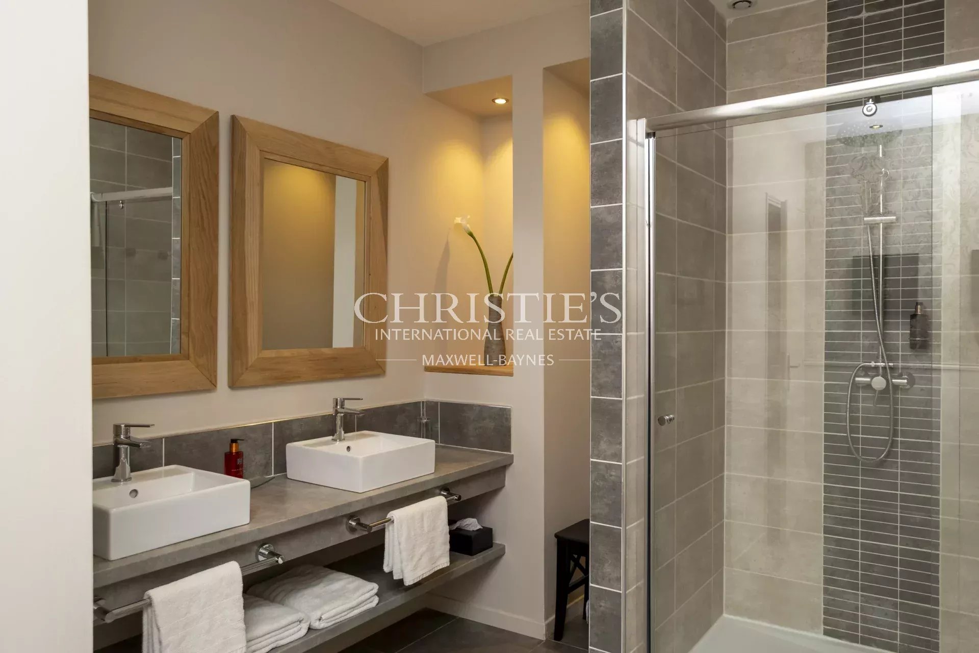 7 Bedroom Villa/Townhouse's Image 14