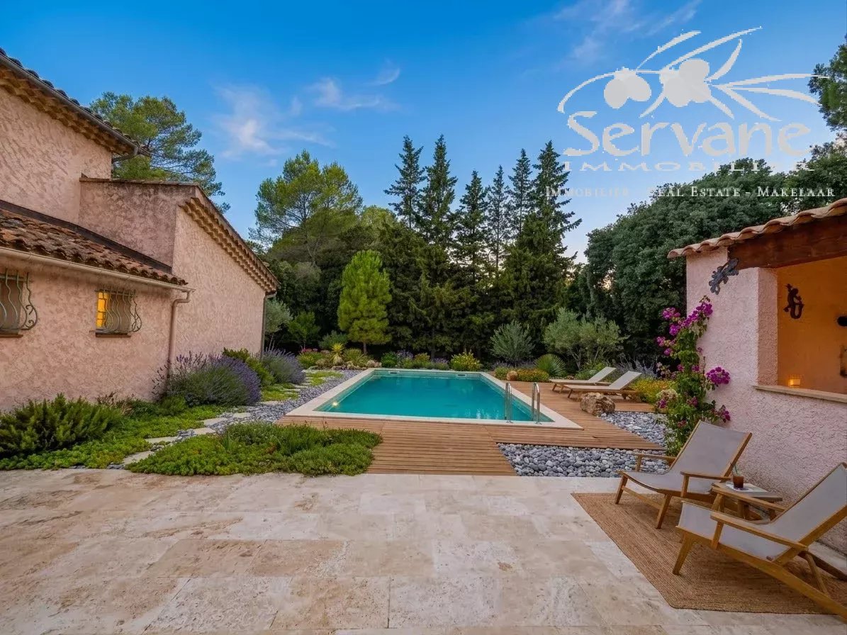 CHARMING MAS IN PROVENCE WITH POOL SUPERB VIEW