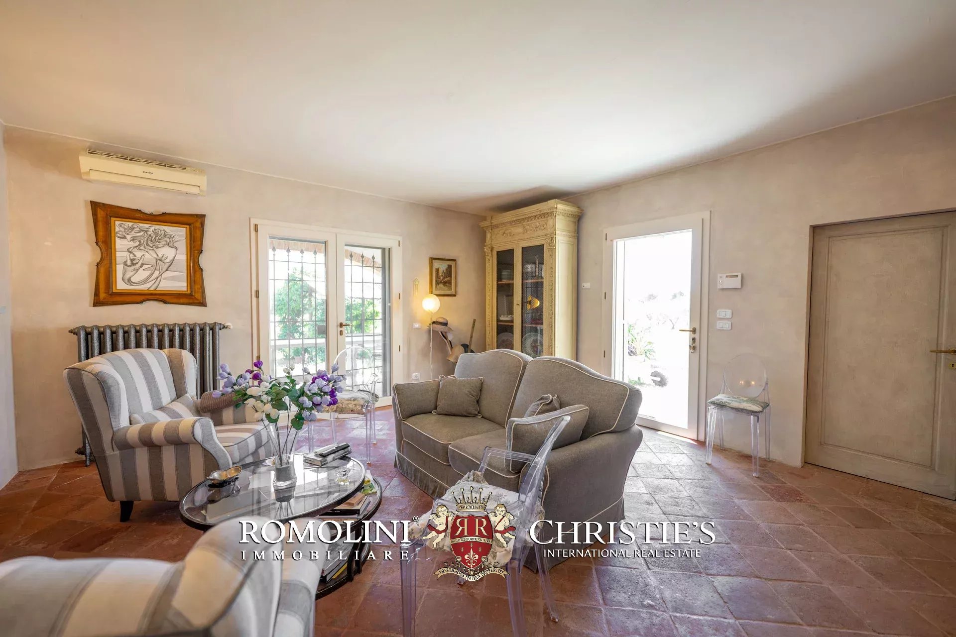 6 Bedroom Villa/Townhouse's Image 24