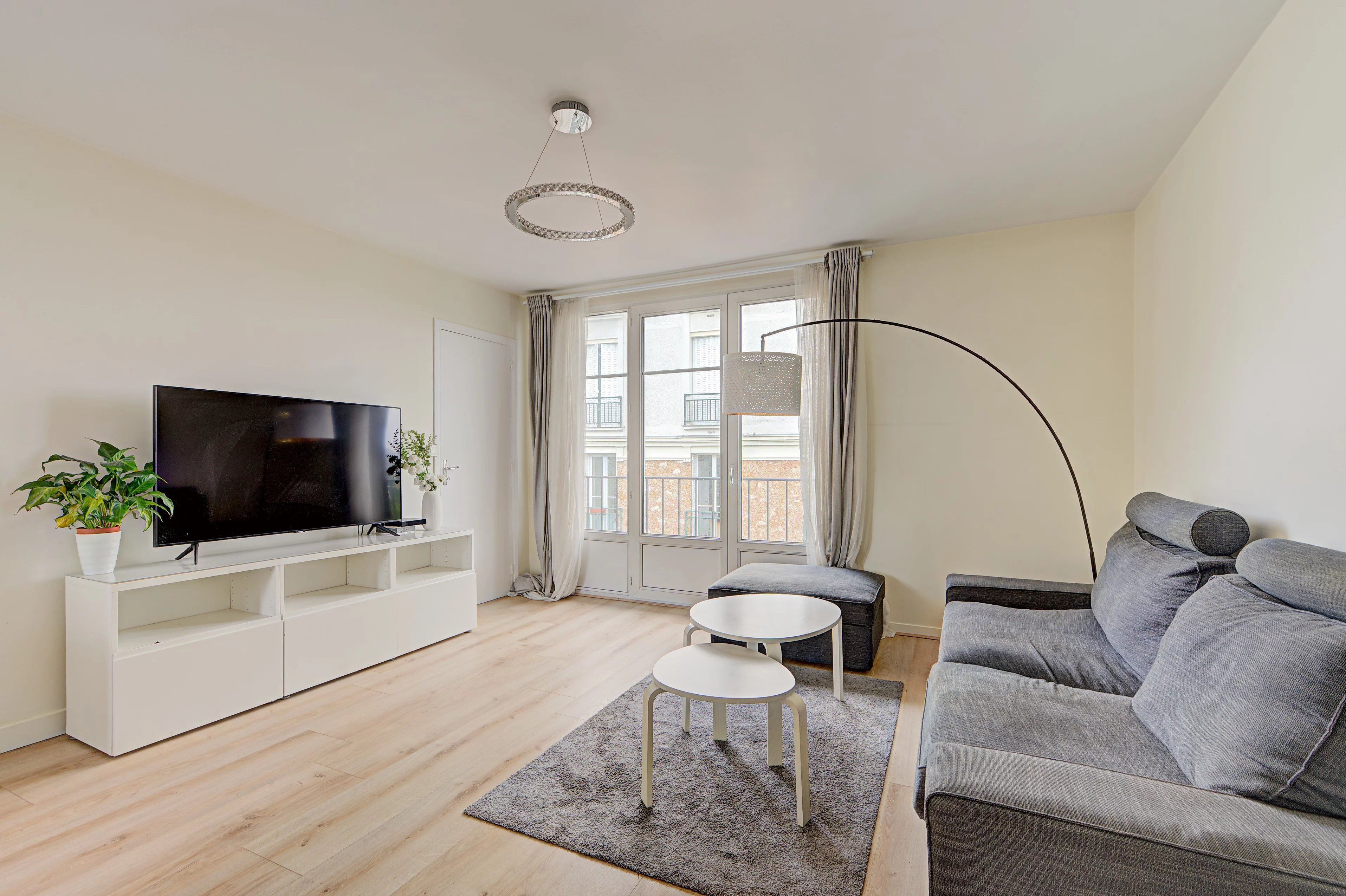 Appartement rénové au dernier étage à Saint-Cloud