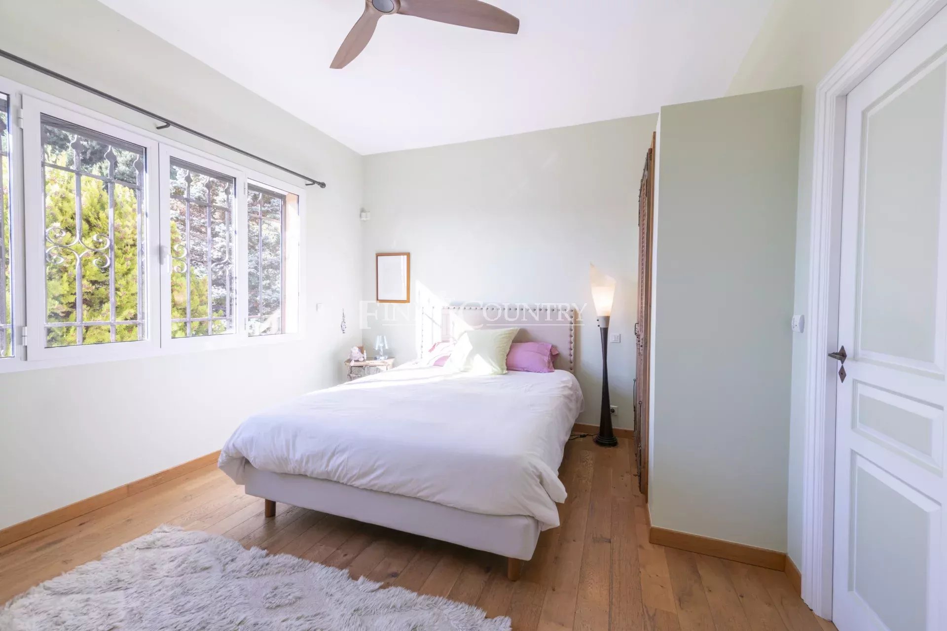 Photo of Villa for sale by Saint Paul de Vence, panoramic views