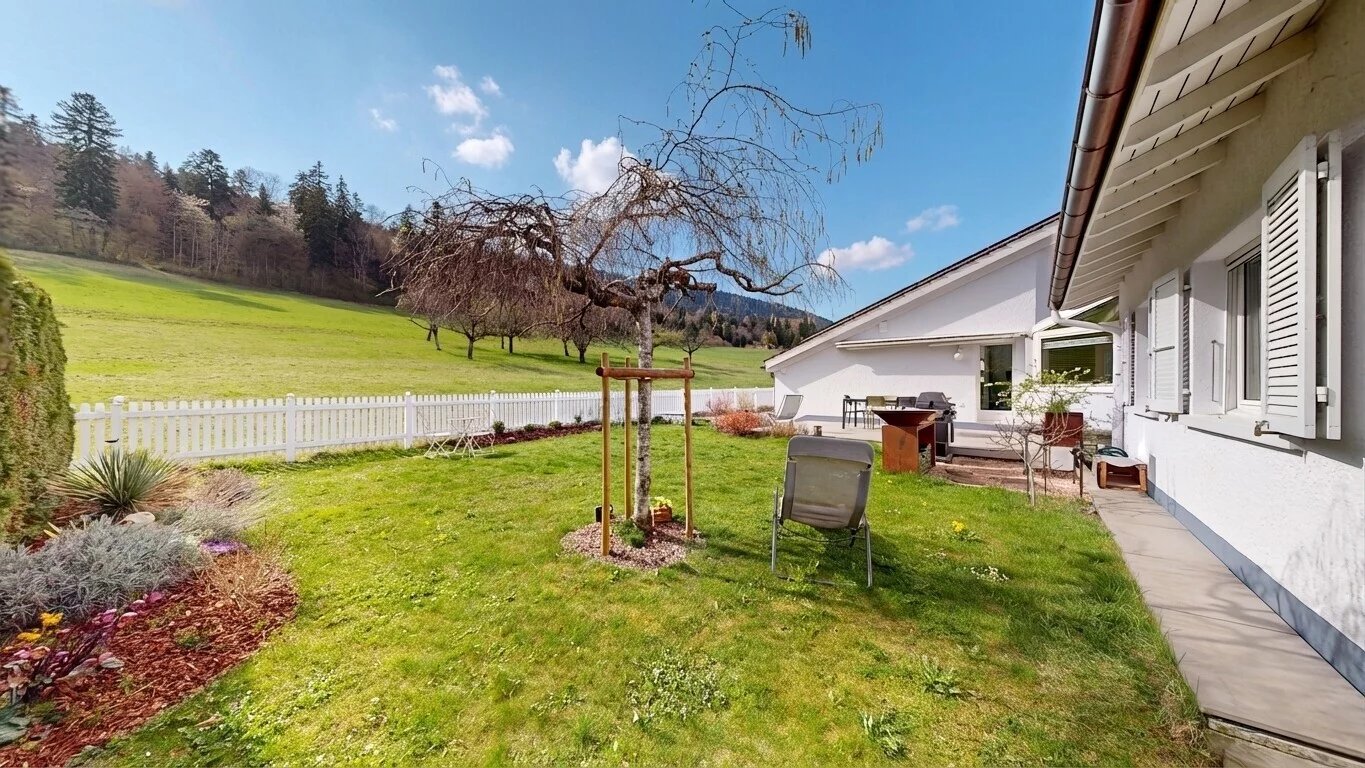 Villa d’exception avec piscine intérieure, terrasses panoramiques et écrin de verdure