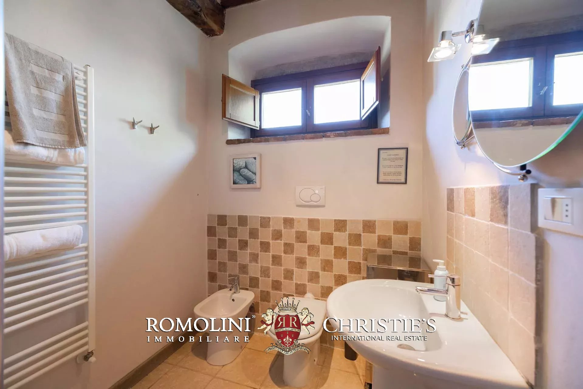 9 Bedroom Villa/Townhouse's Image 38