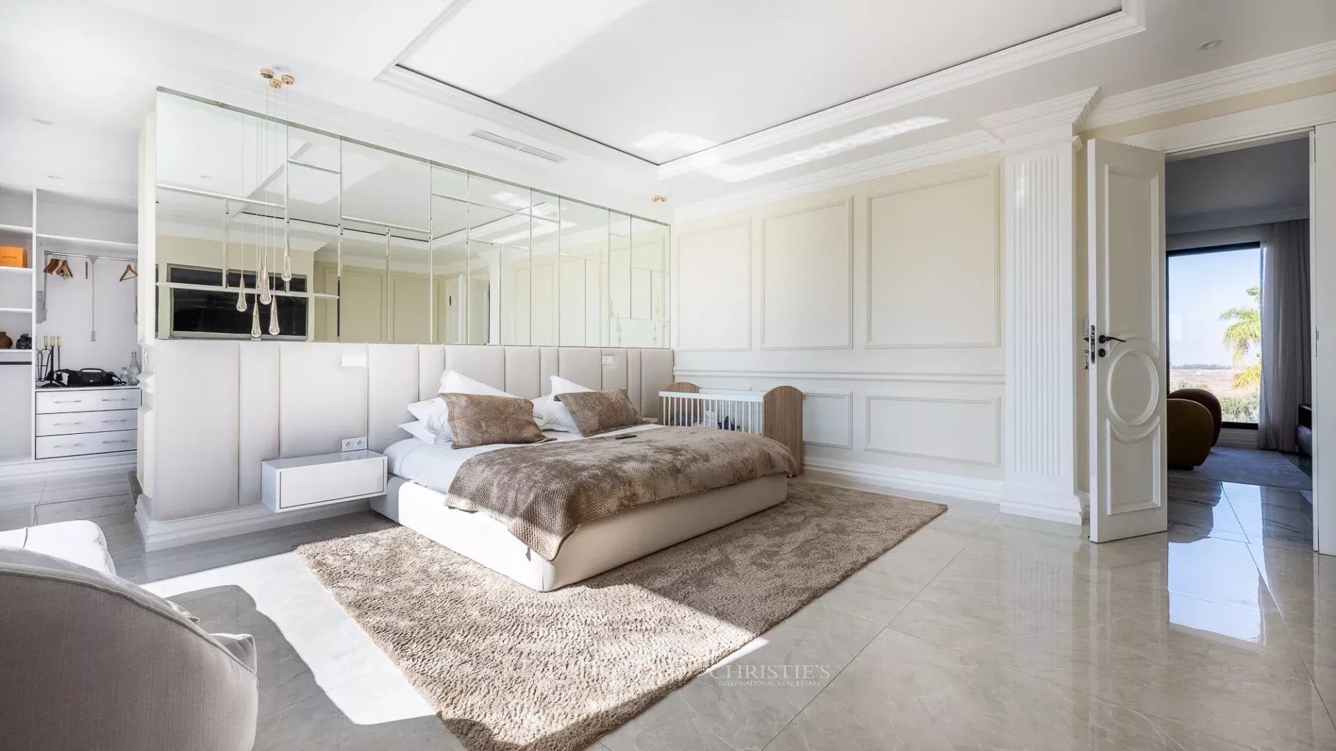 5 Bedroom Villa/Townhouse's Image 32