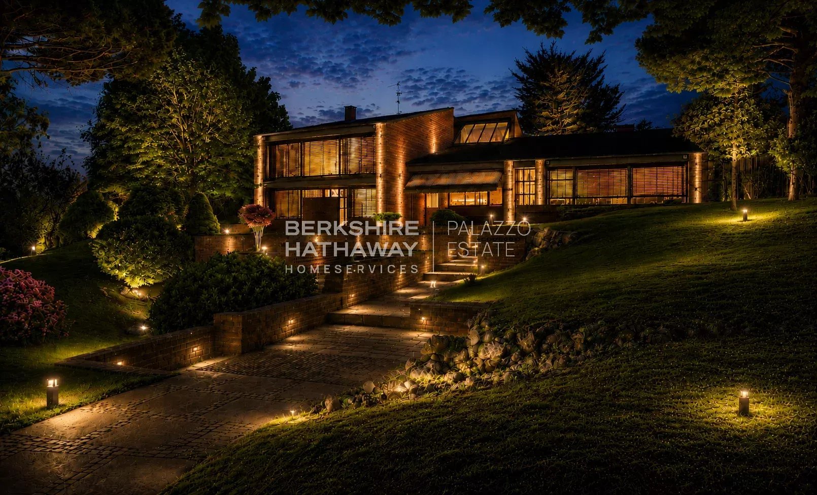 Lake Como's area - modern villa with pool and garden