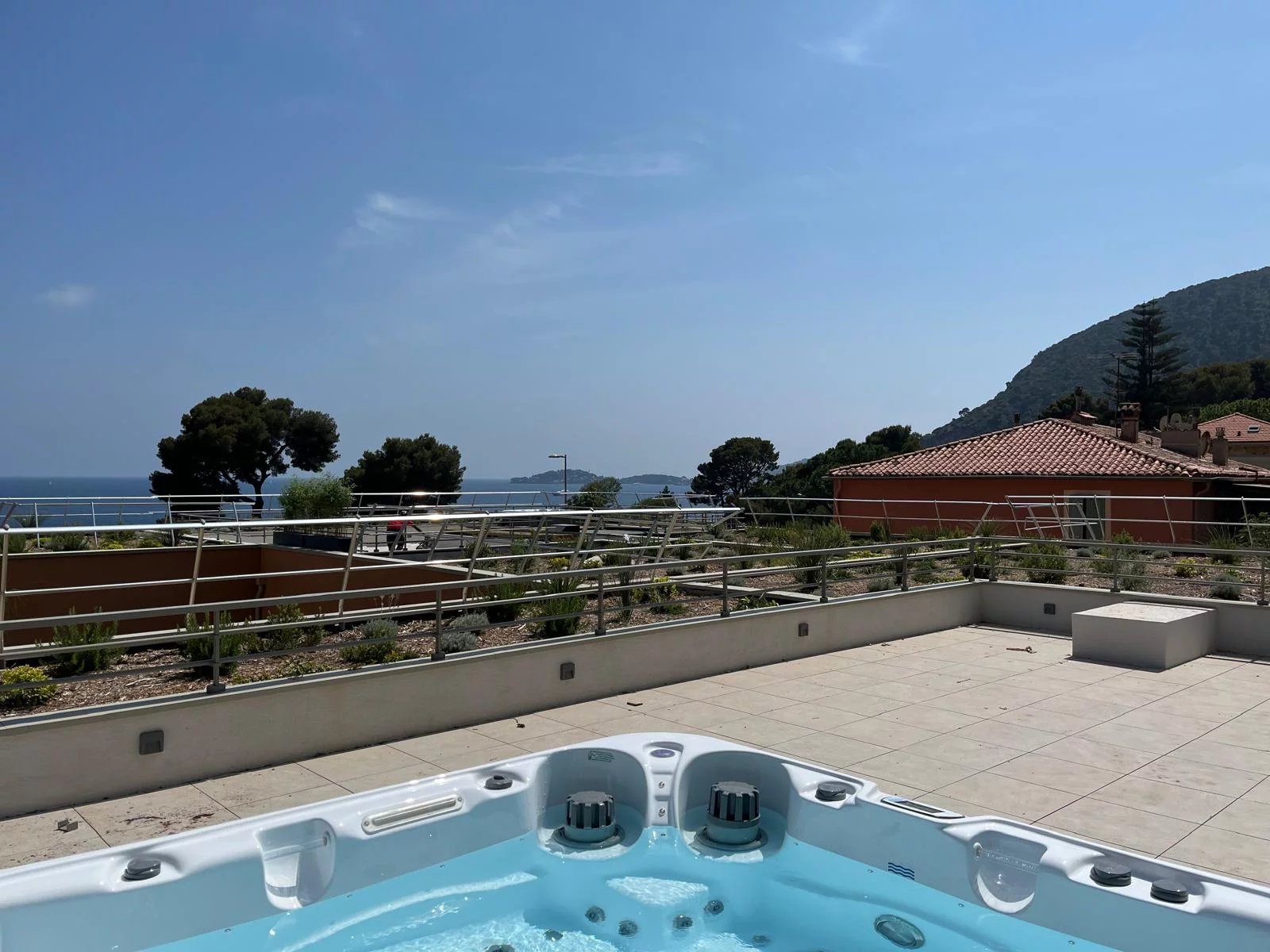 Apartment in Eze - view 1