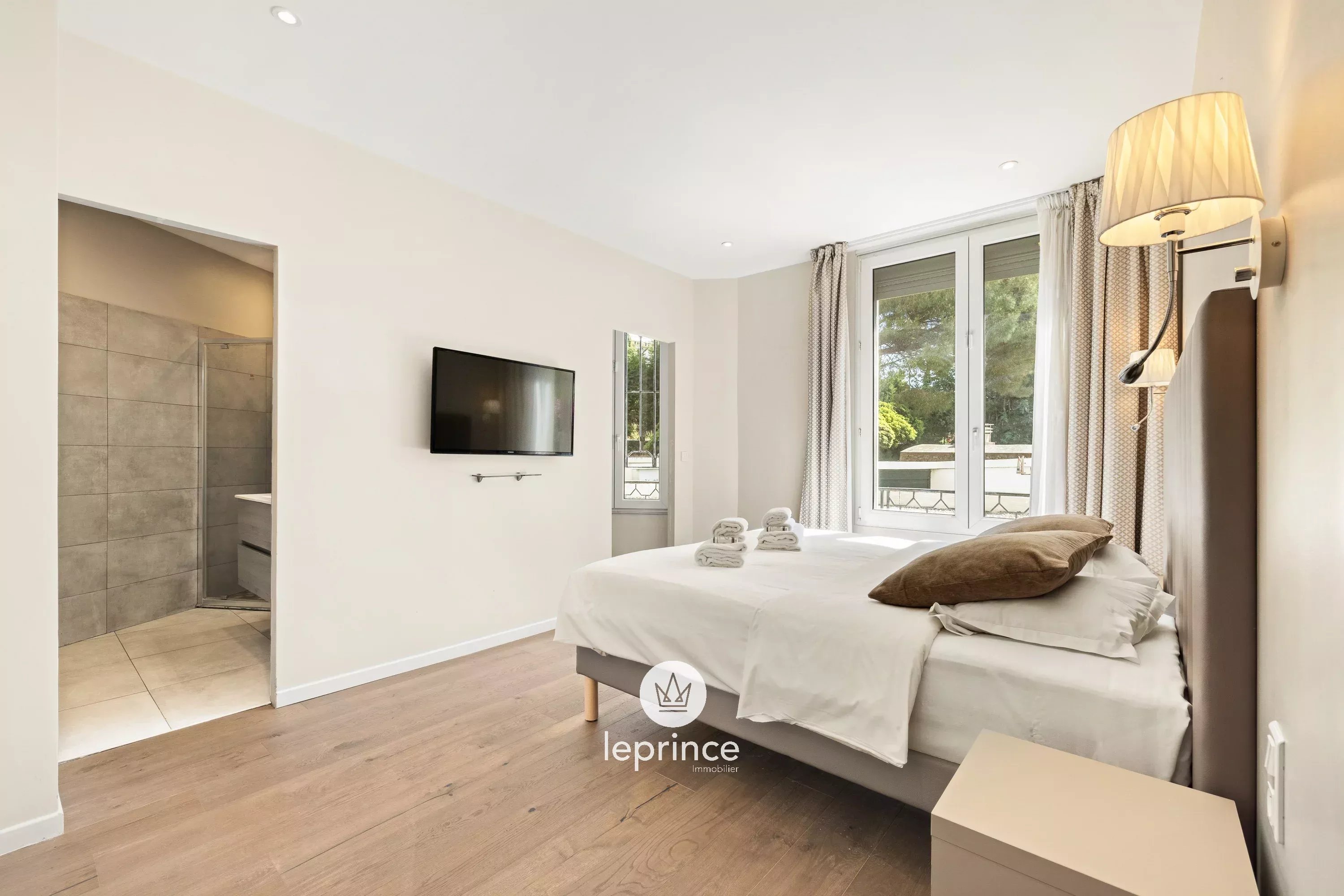Cannes Pointe Croisette – 5-Room Dual-Aspect Apartment – Terrace – Cellar and Garage