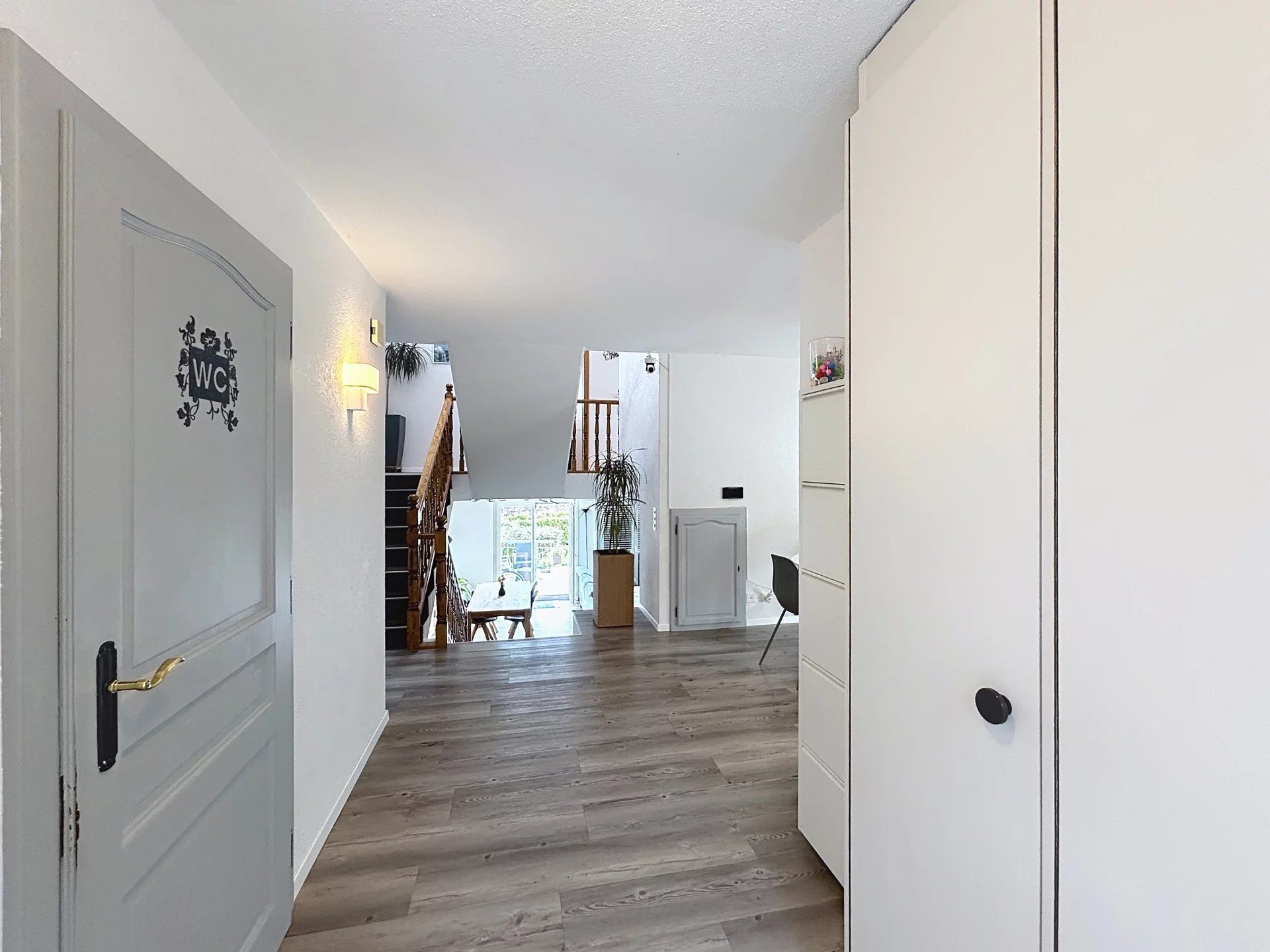 Maison lumineuse avec vue lac et alpes