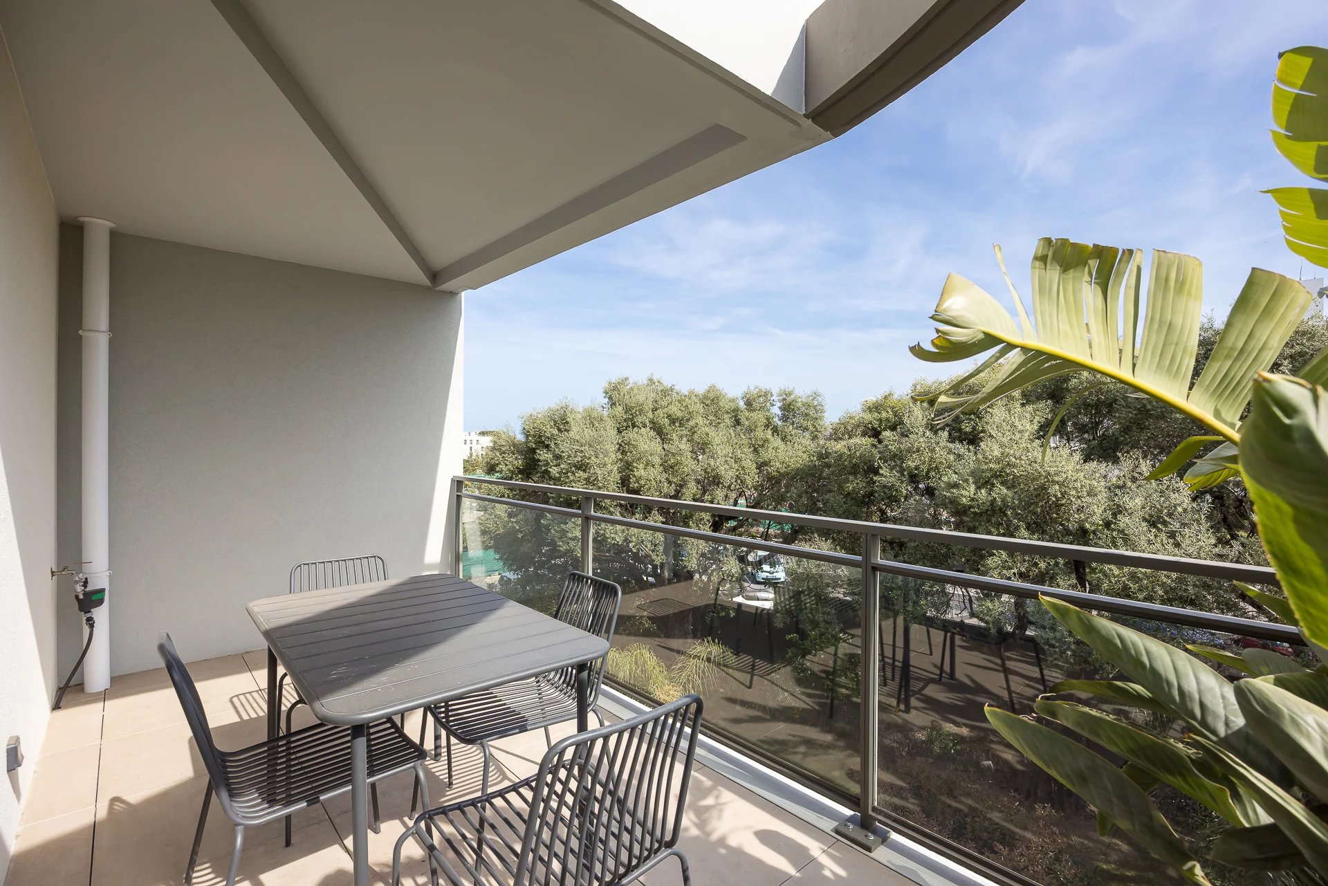 ANTIBES – DUPLEX DERNIER ÉTAGE – TERRASSES SUD – RÉSIDENCE RECENTE