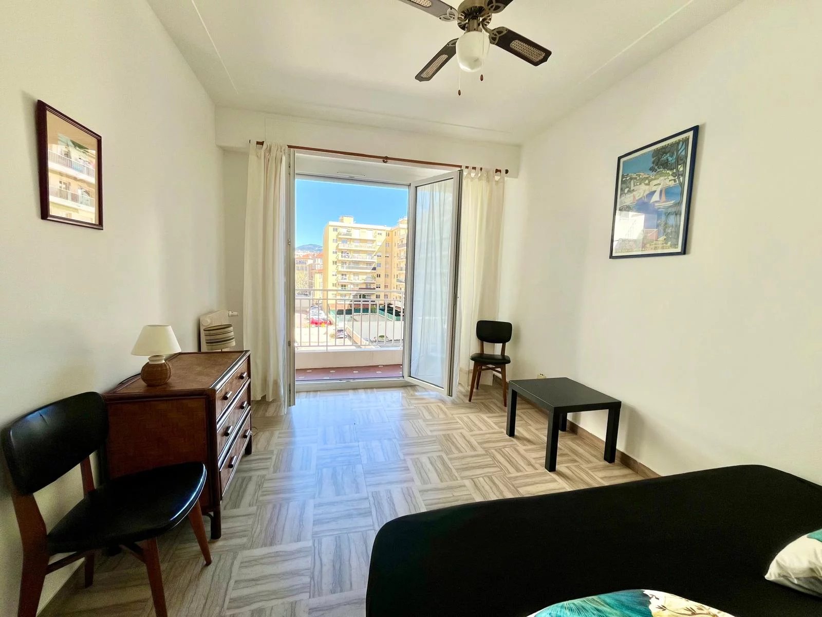 A louer à Nice, quartier du port - Grand F1 avec balcon