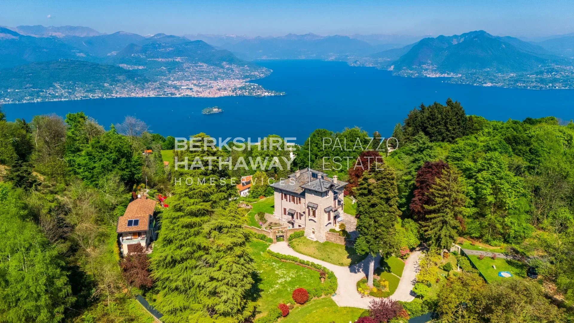 Historic Panoramic Villa with Botanical Park and Lake View
