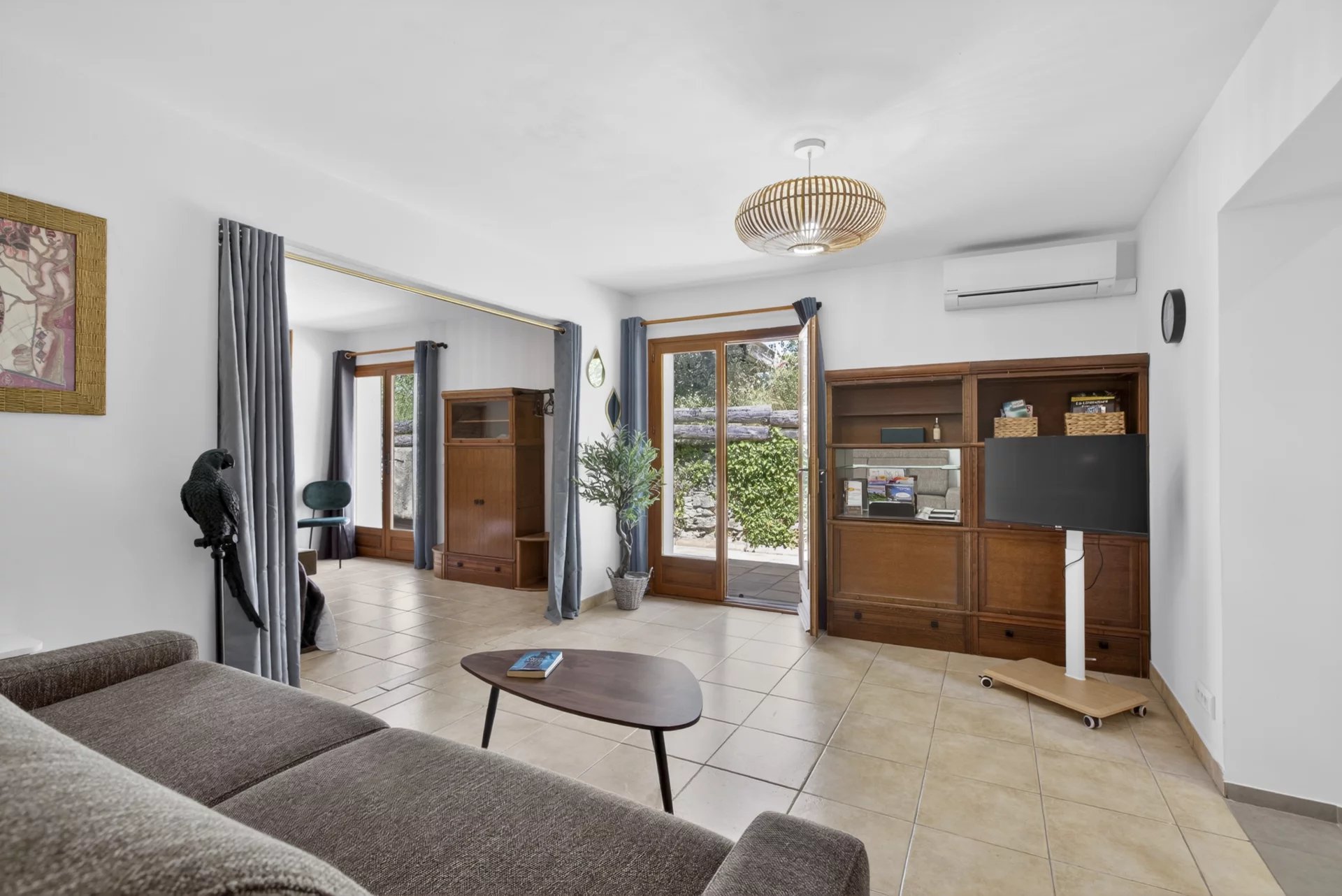 Renovated stone house with independent apartment walking distance to the village – Montauroux