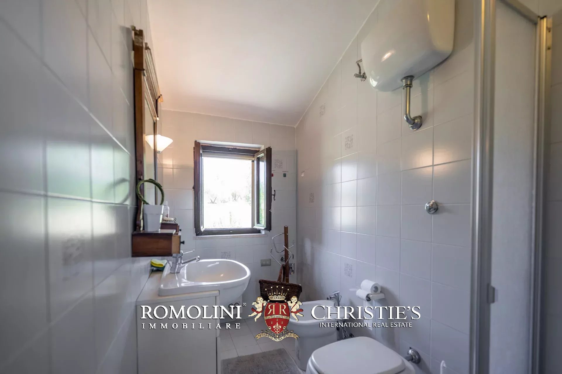 6 Bedroom Villa/Townhouse's Image 47