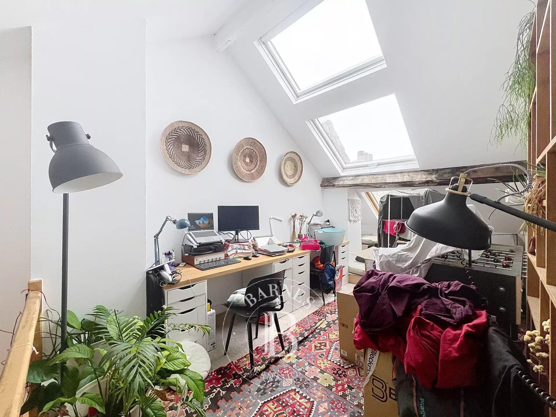 Beau Penthouse 1 chambre et 1 bureau avec grande terrasse