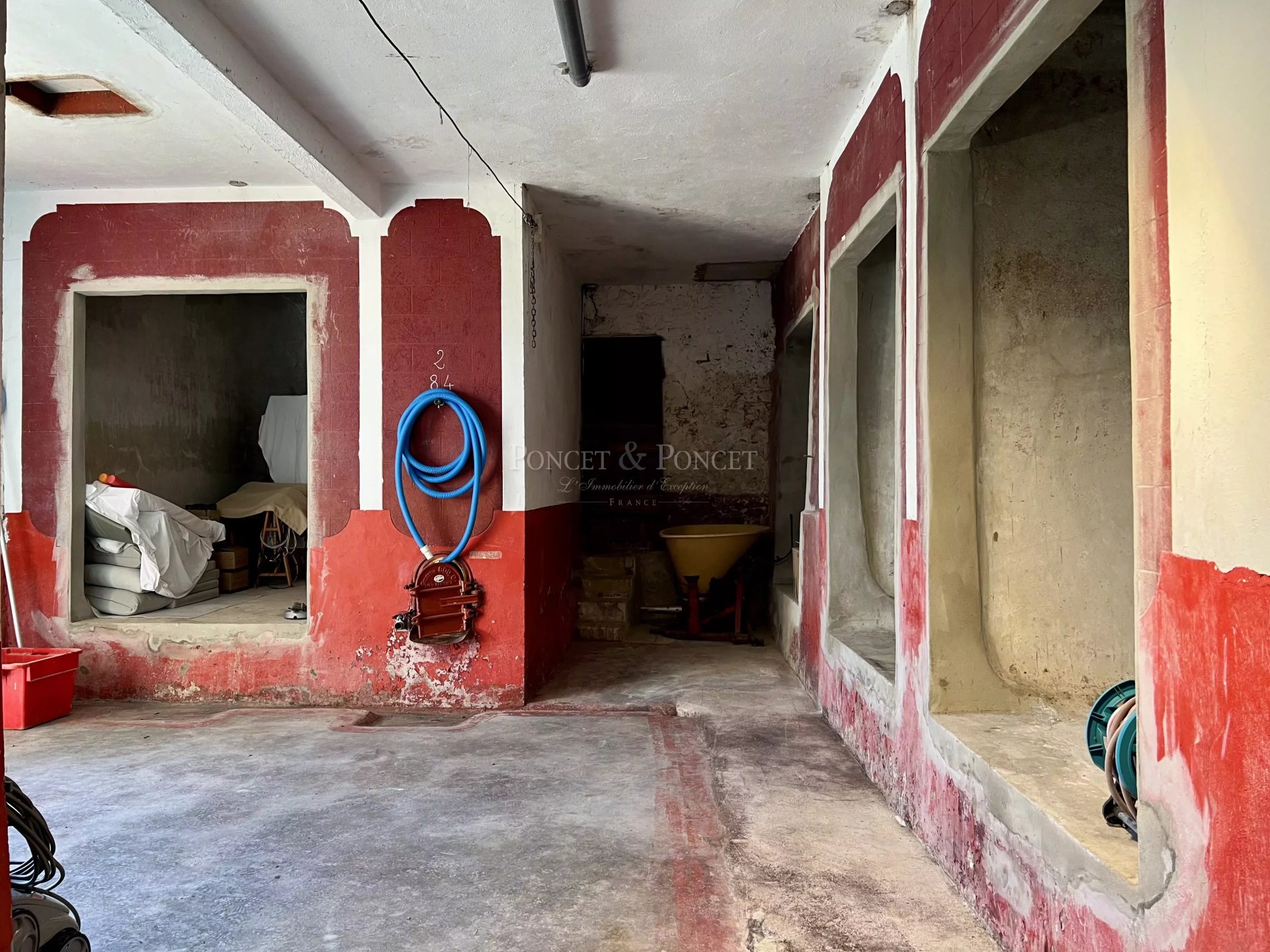 8 Bedroom Vineyard's Image 19