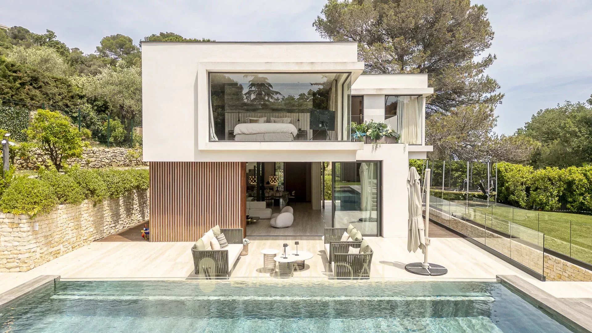 Cannes - Architect-Designed Villa with 5 Bedrooms - Cinema - Home Automation