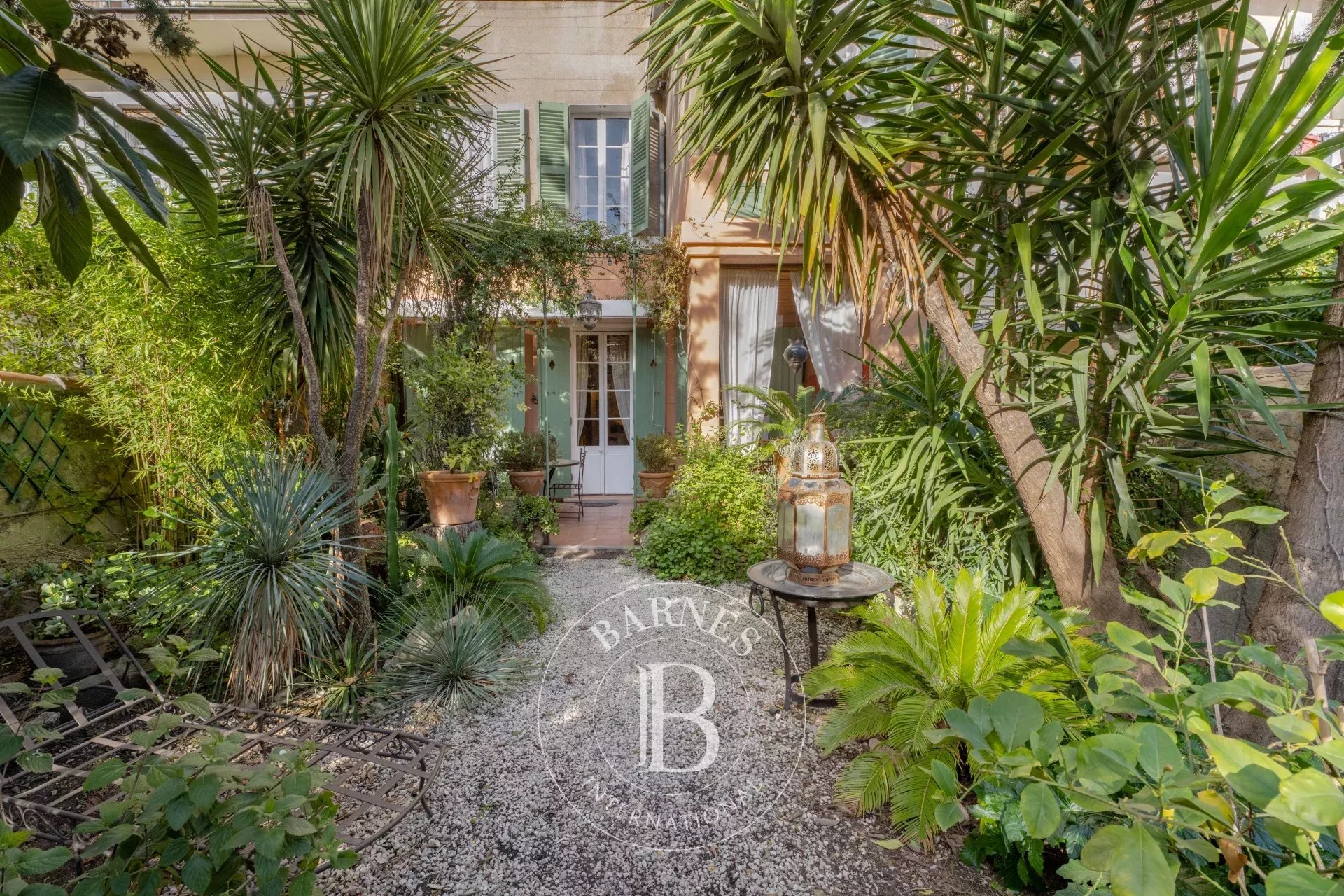 Marseille 5 - town house - garden and outbuilding