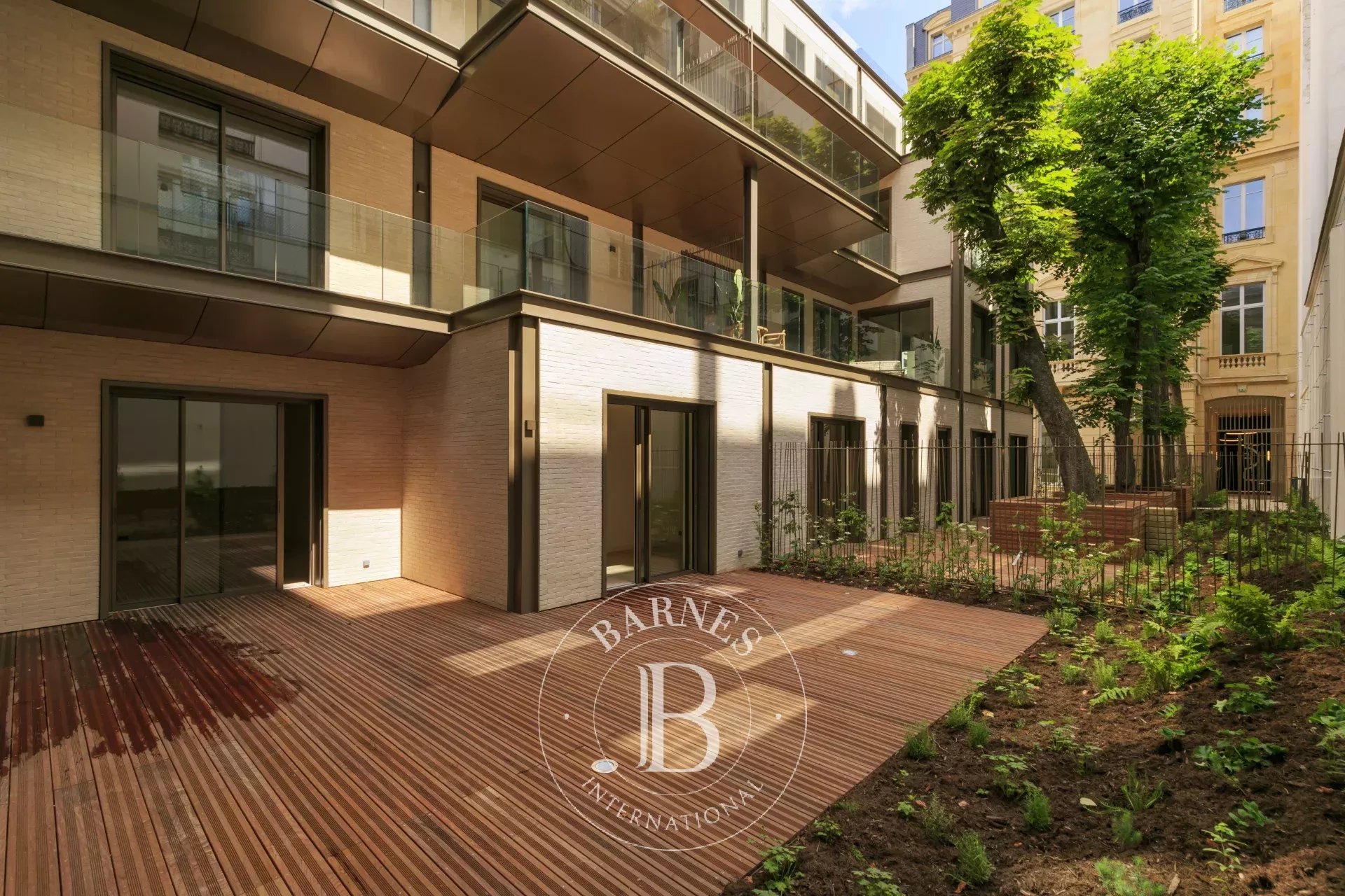 Paris 8th - Faubourg Saint-Honoré - New apartment -Ground floor terrace and garden - 3 bedrooms