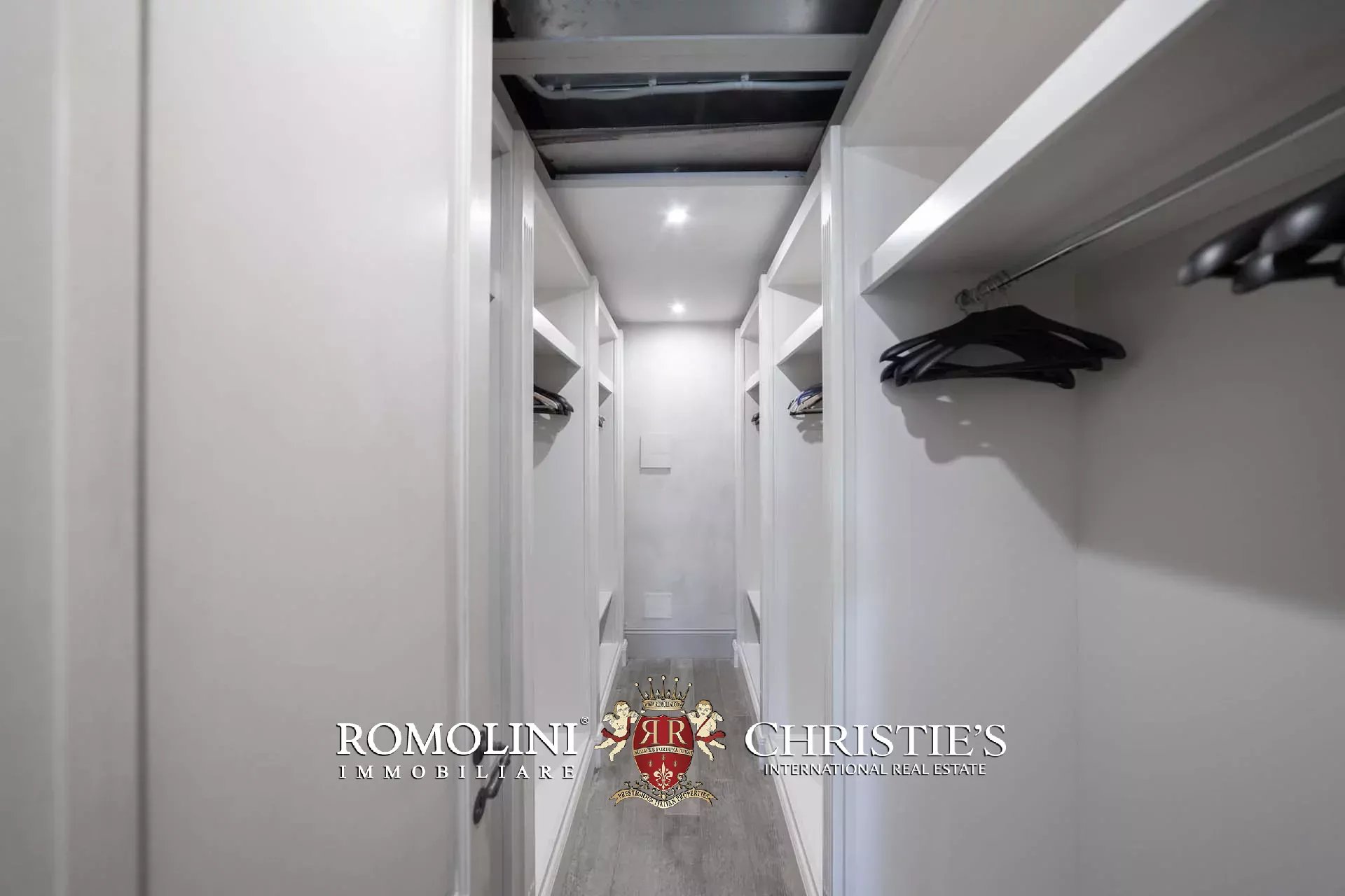 17 Bedroom Villa/Townhouse's Image 108