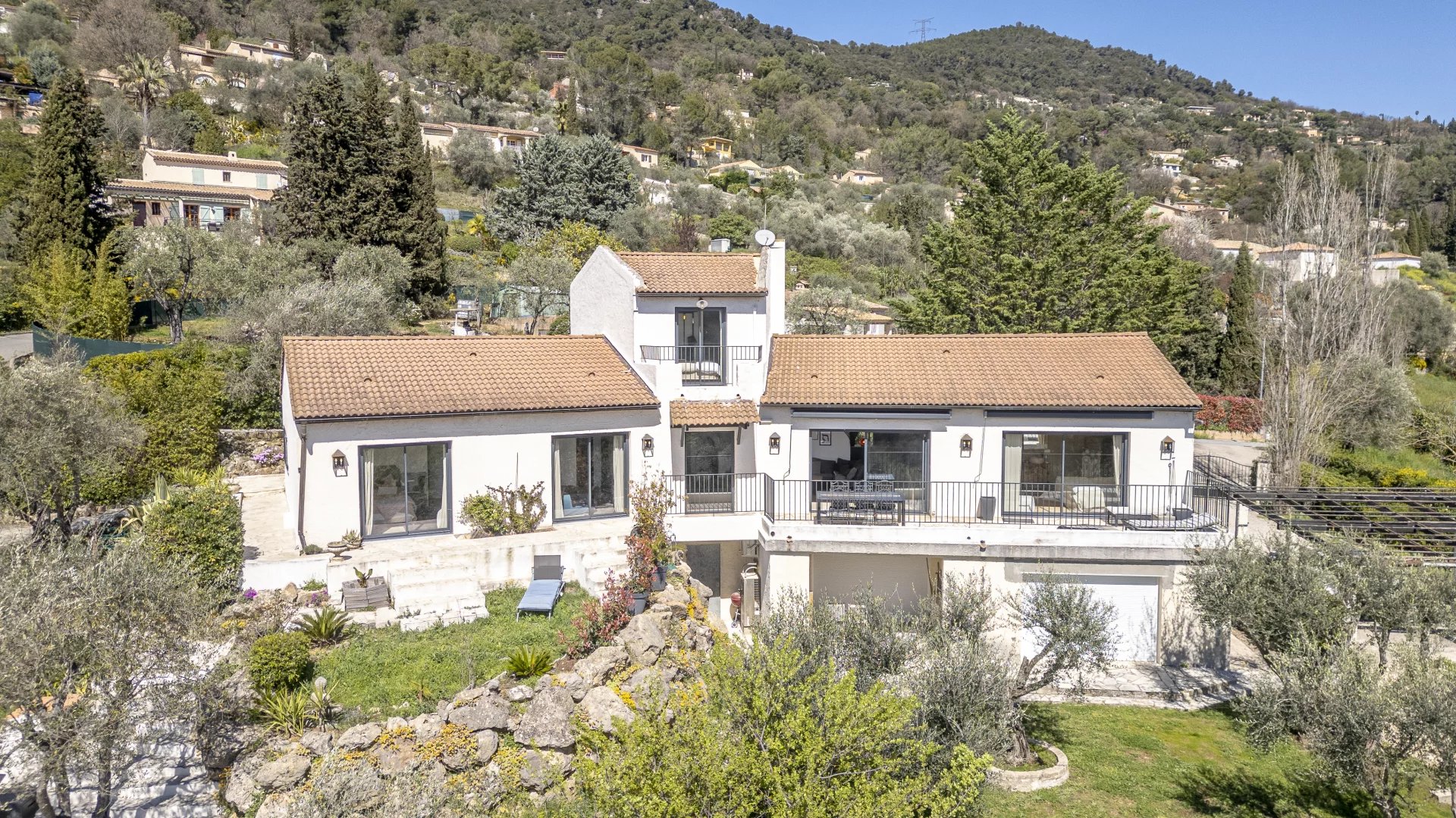 Magnificent quiet villa-apartment for sale in Le Tignet