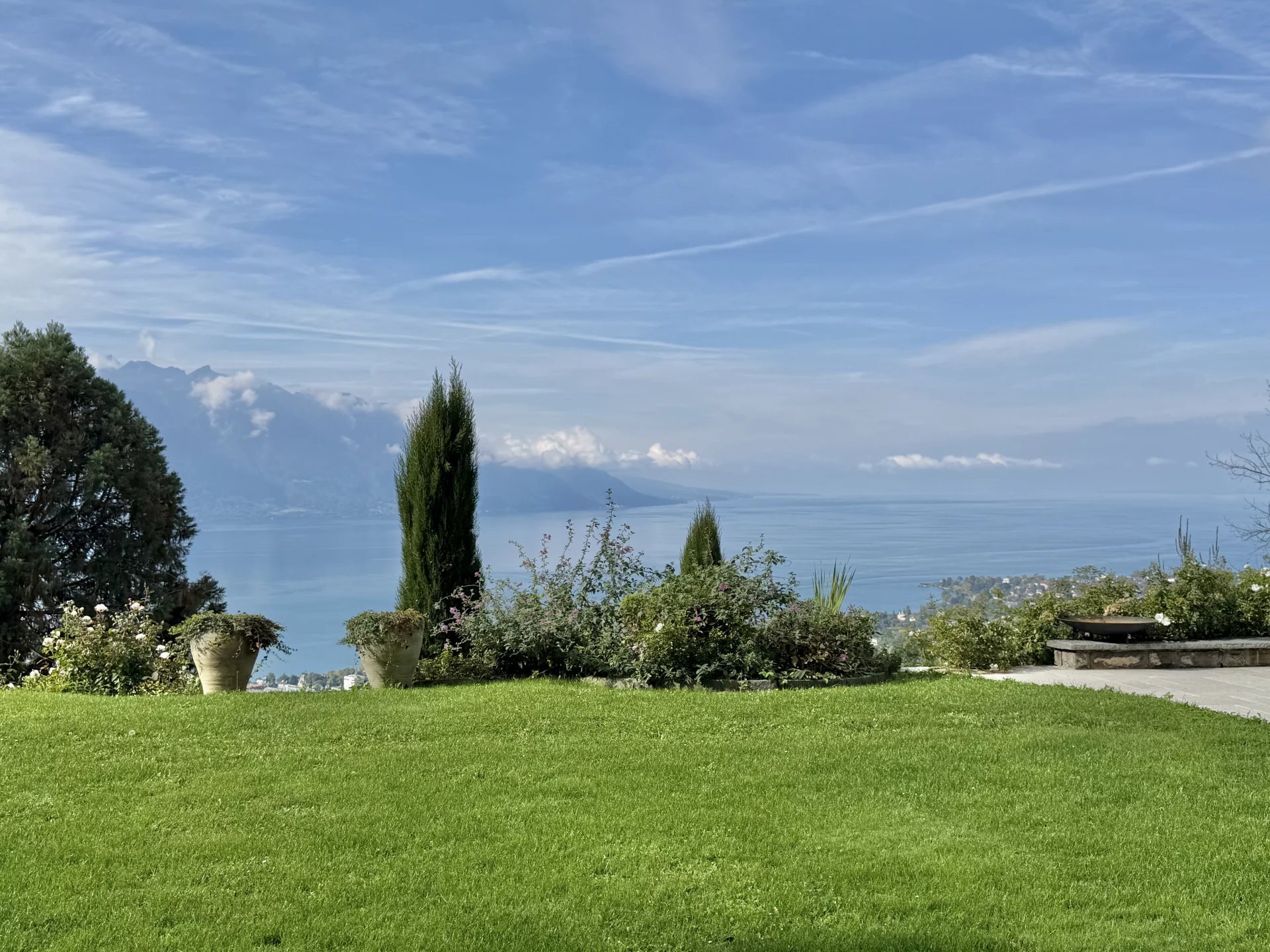 Villa panoramique avec piscine et pool house, grand terrain