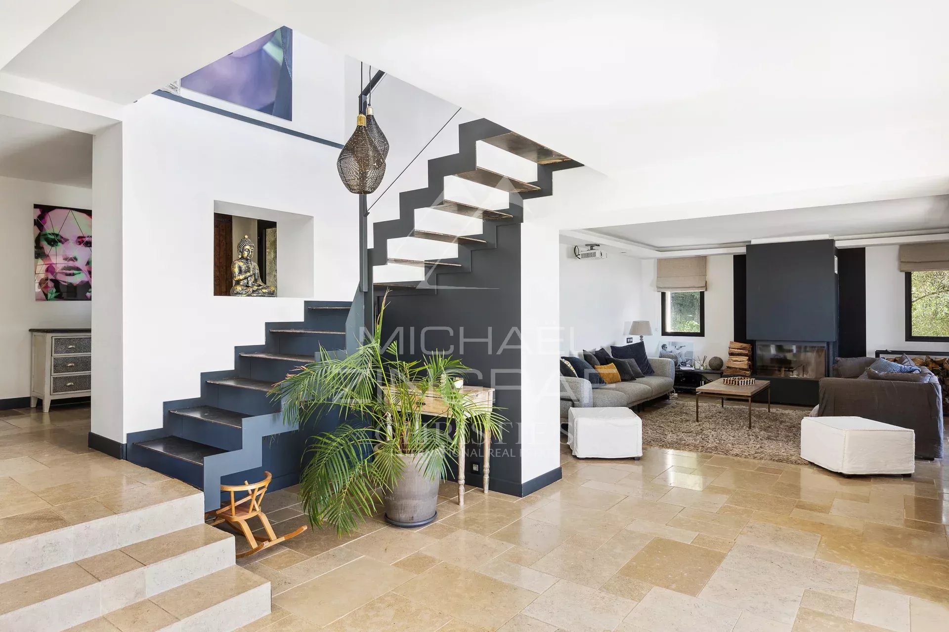 6 Bedroom Villa/Townhouse's Image 3