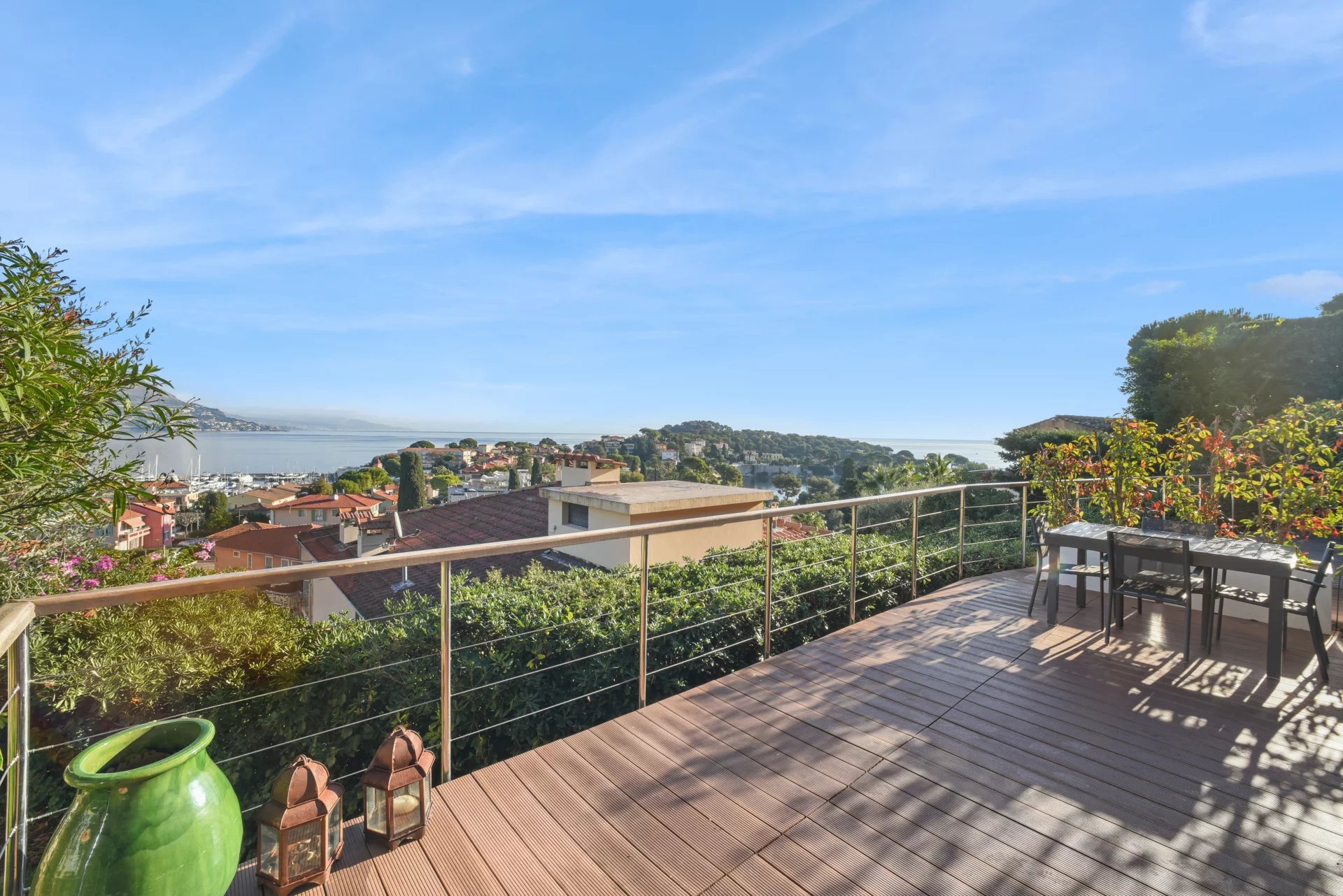Dual apartment opportunity with open sea view, 41 m² of terraces, garage and parking