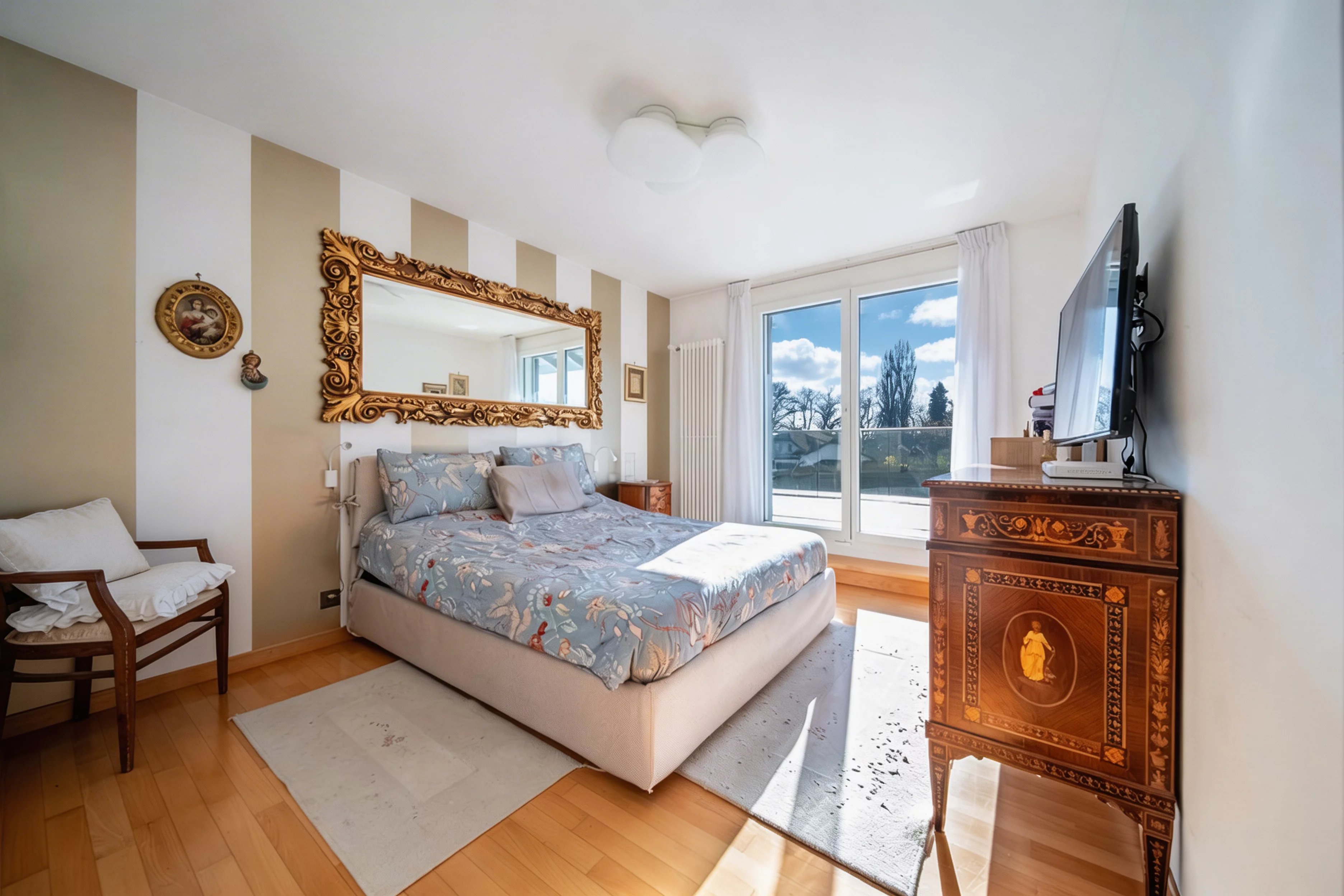 Villa de 330 m2 avec piscine et beau terrain