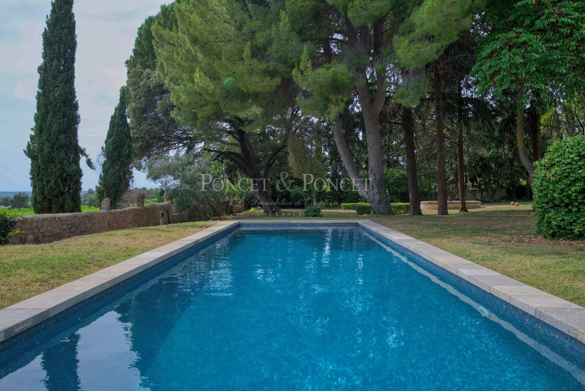 10 Bedroom Vineyard's Image 11