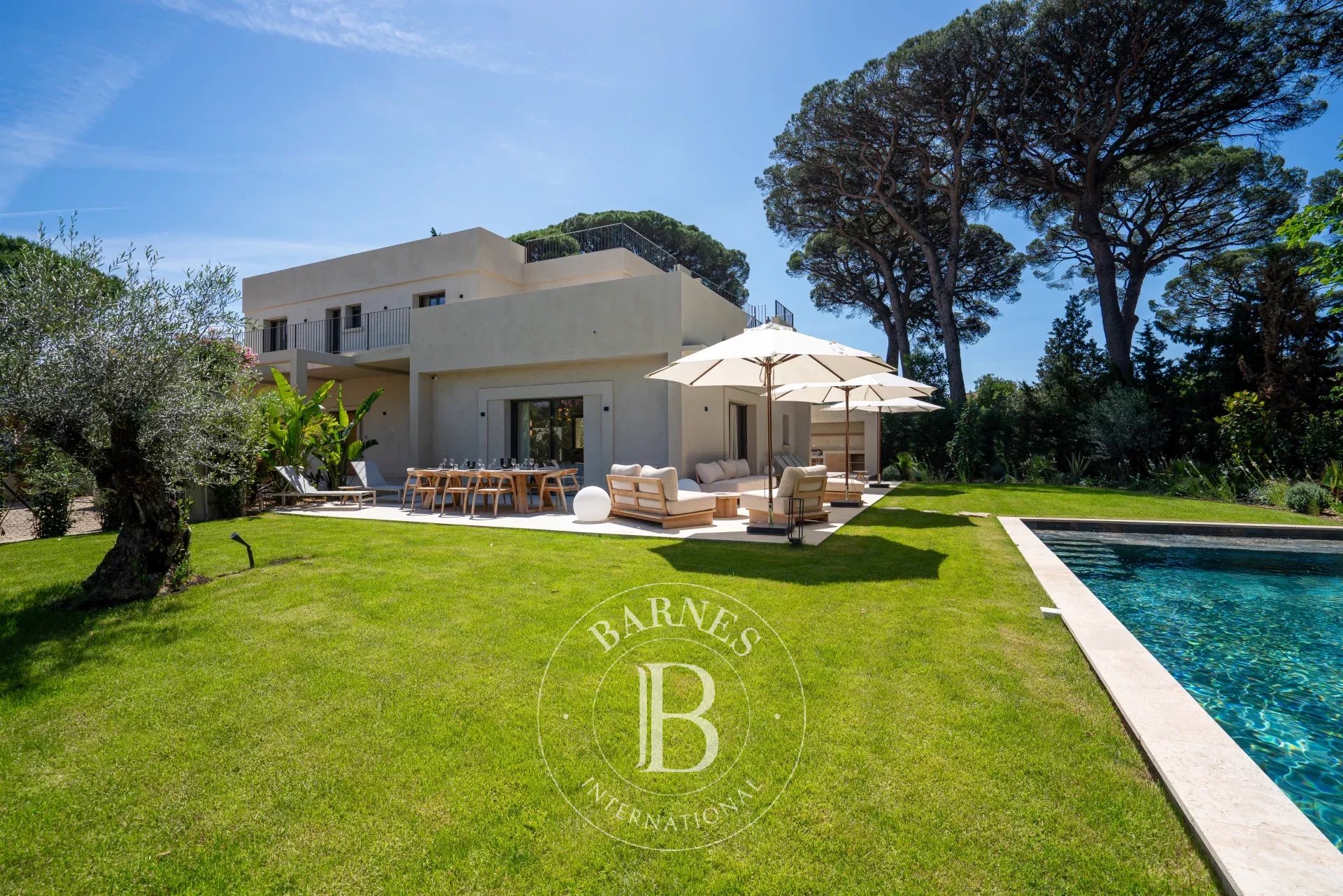 SAINT-TROPEZ – CLOSE TO VILLAGE – RENOVATED HOUSE WITH 5 BEDROOMS AND POOL - picture 13